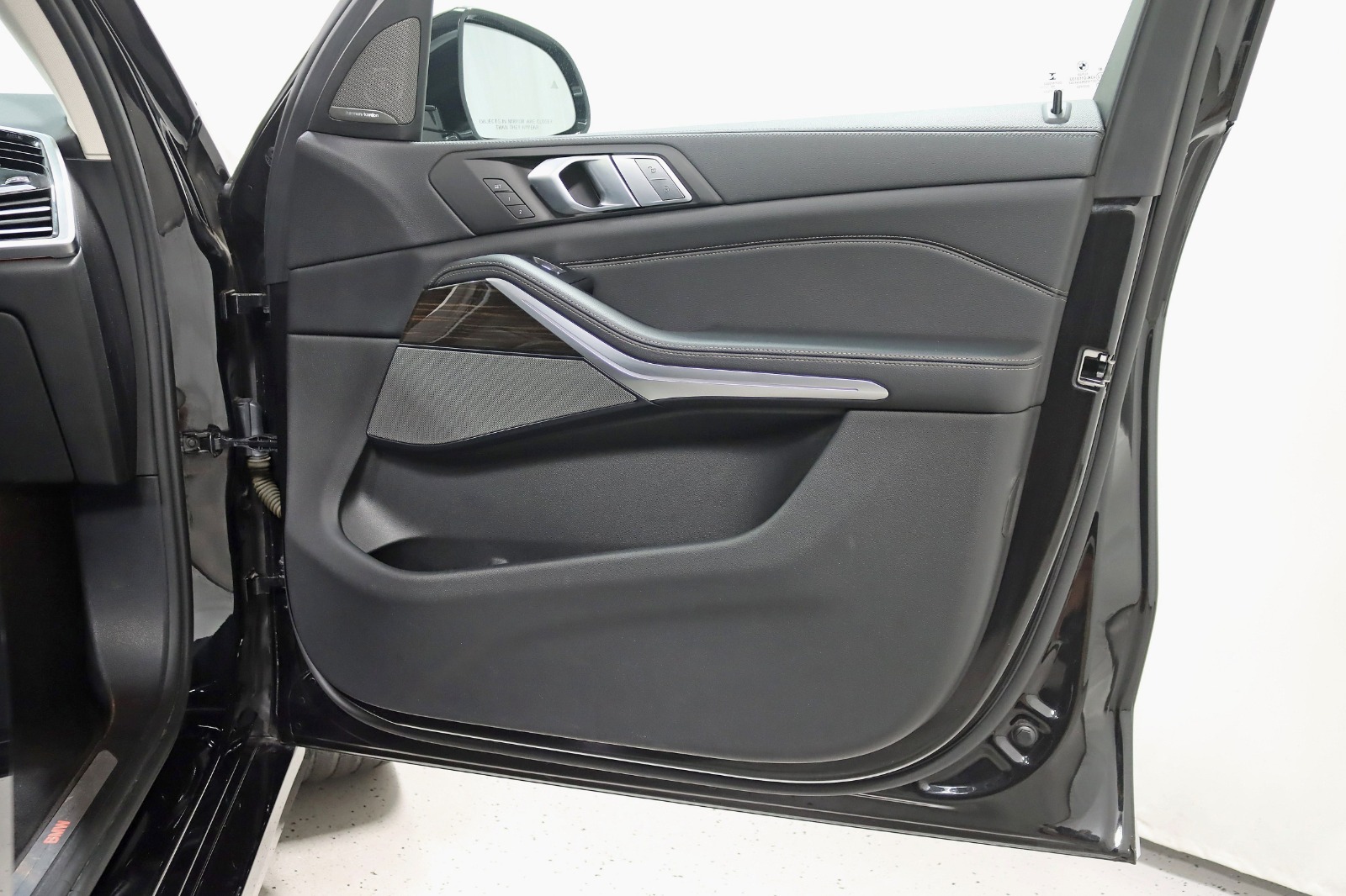 2020 BMW X7 - Image 40