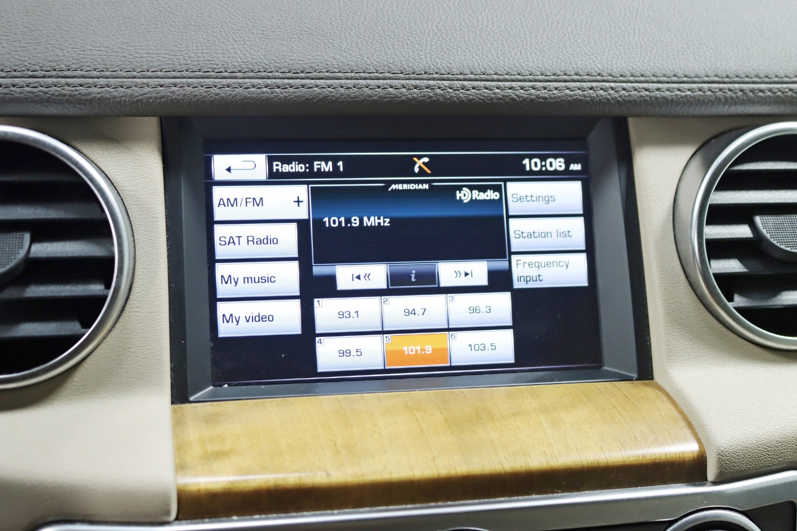 2016 LAND ROVER LR4 - Image 23