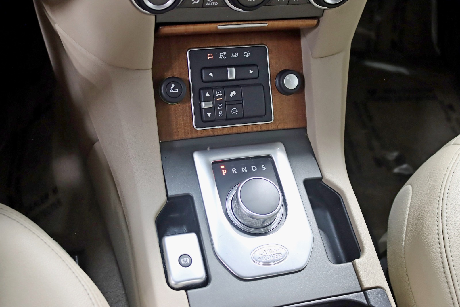 2016 LAND ROVER LR4 - Image 25