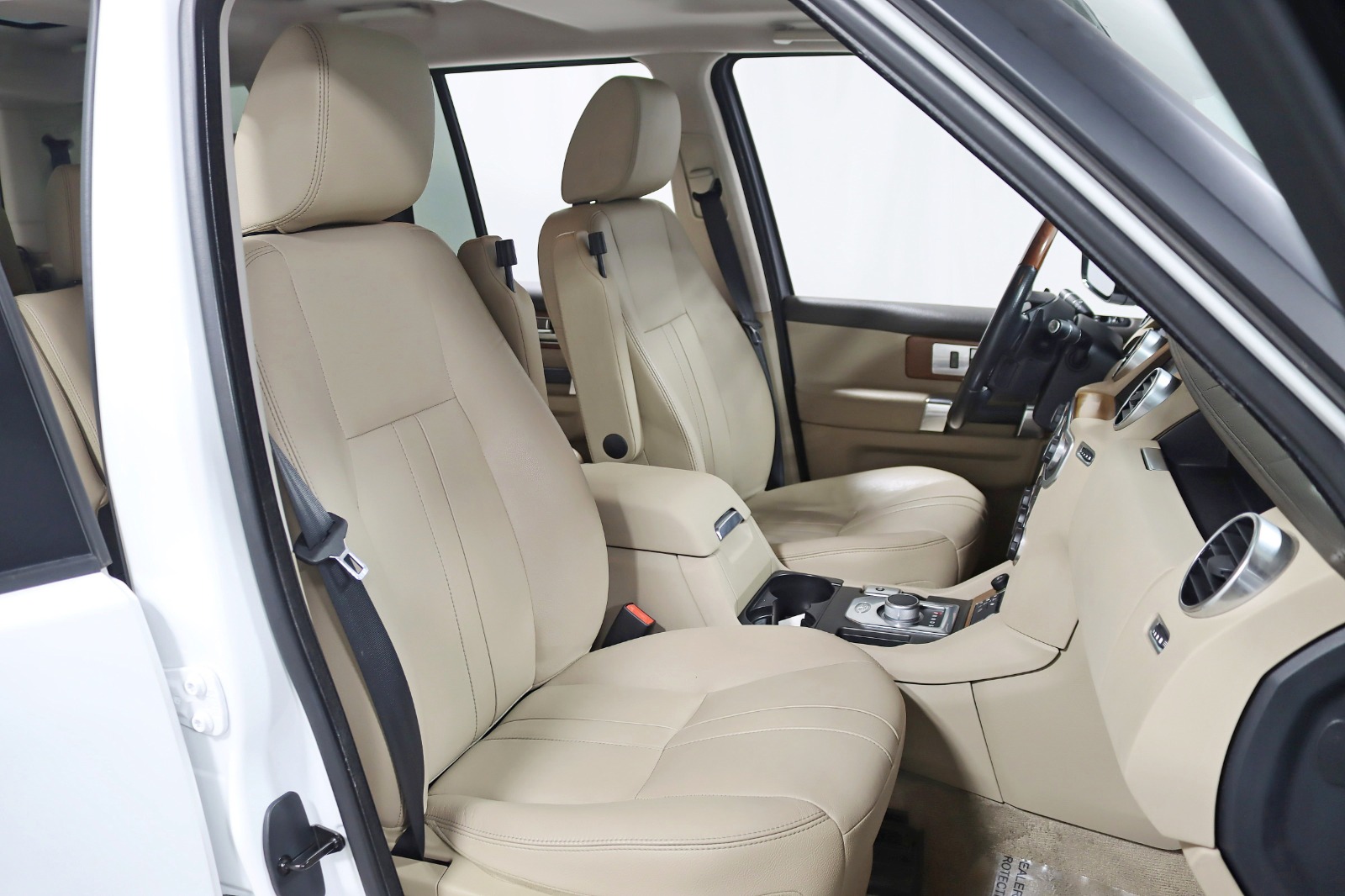 2016 LAND ROVER LR4 - Image 29