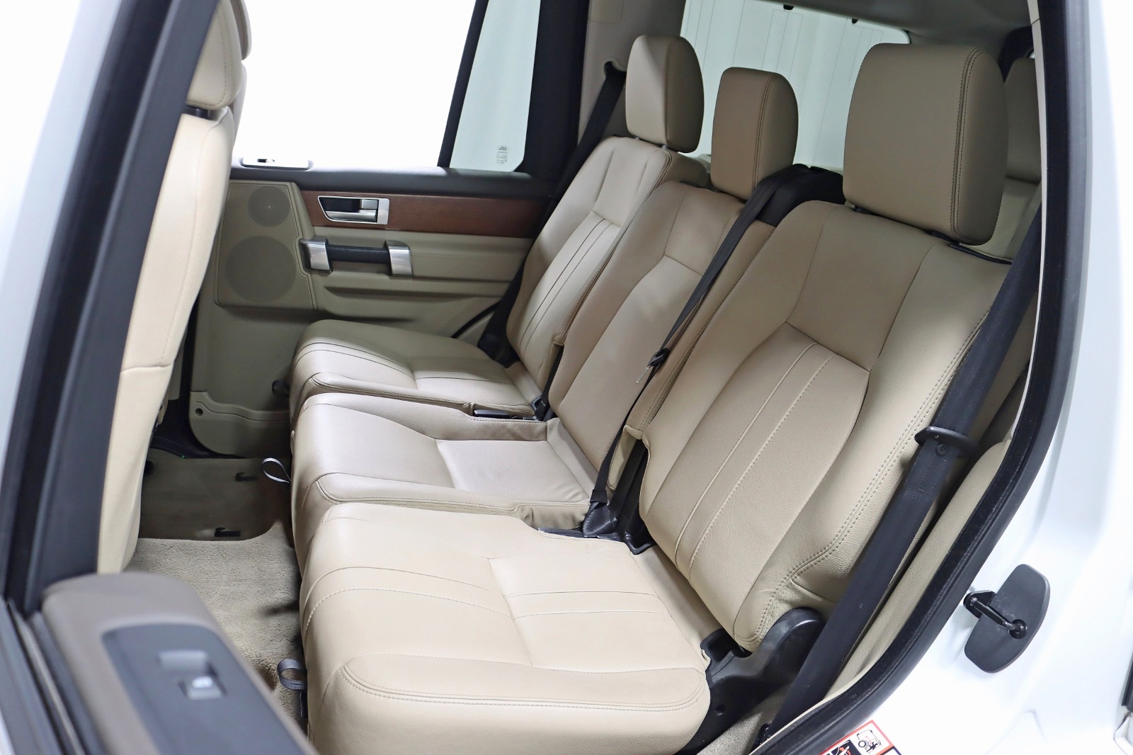 2016 LAND ROVER LR4 - Image 30