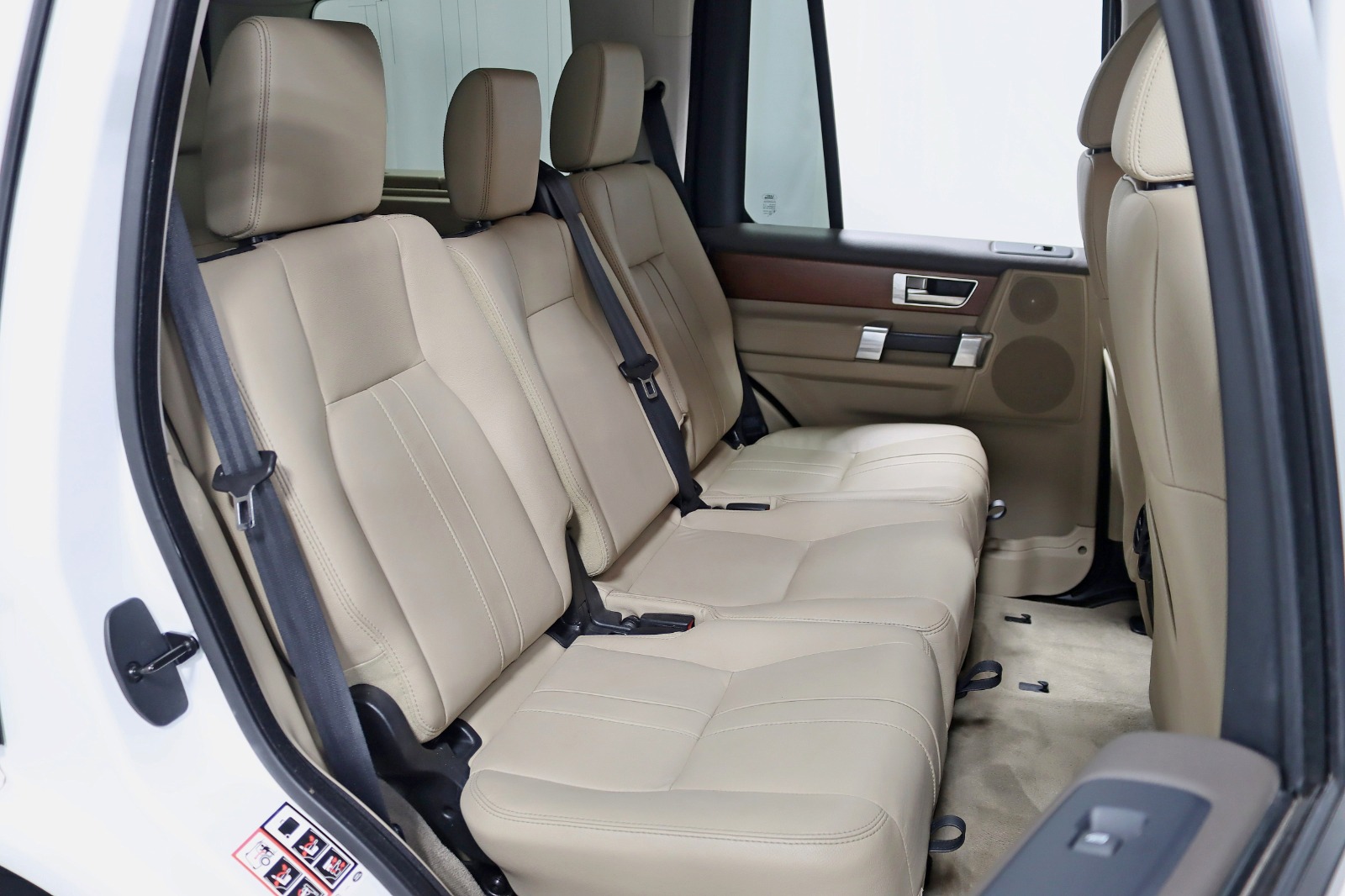 2016 LAND ROVER LR4 - Image 31