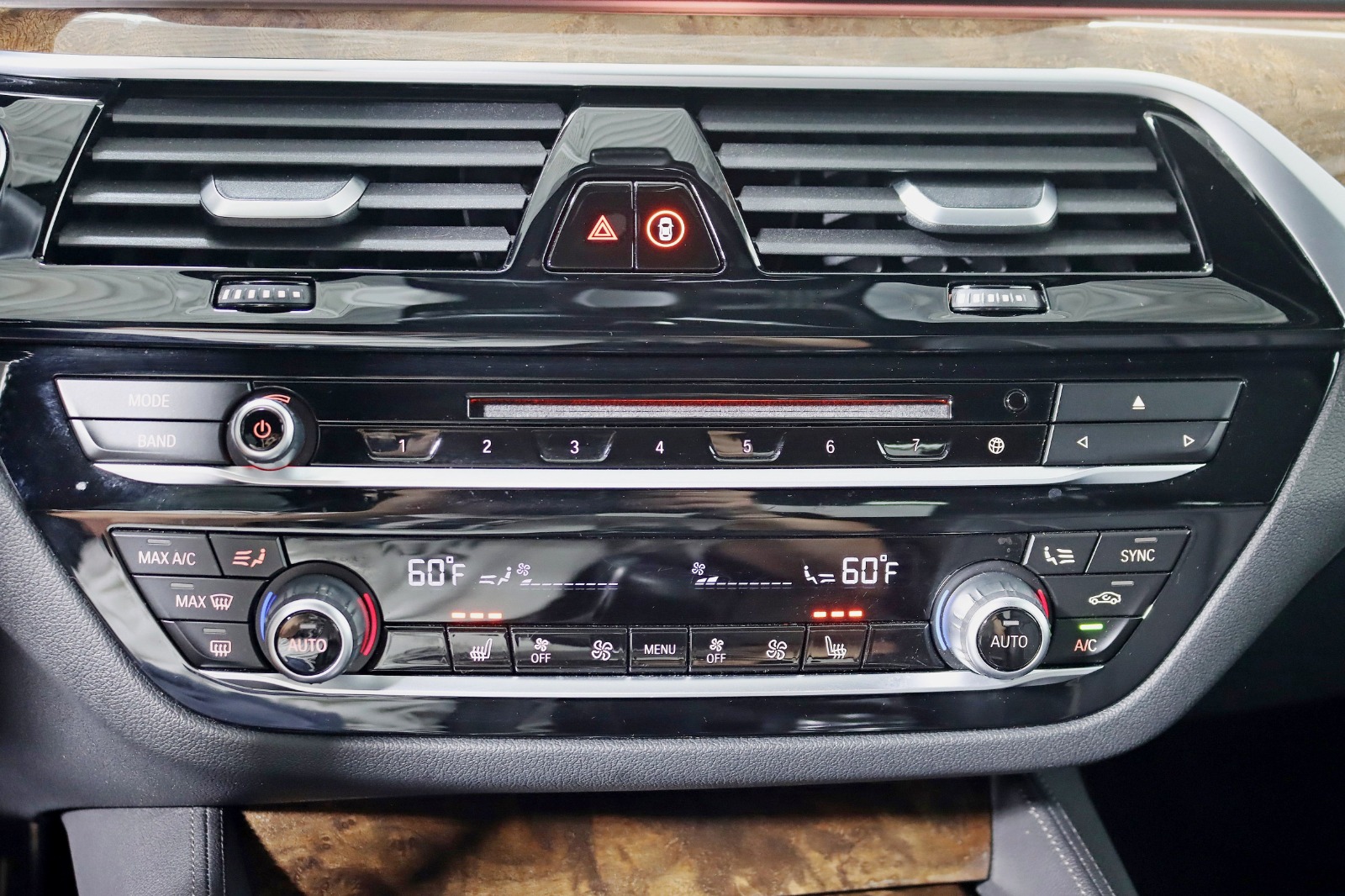 2019 BMW M550I - Image 29