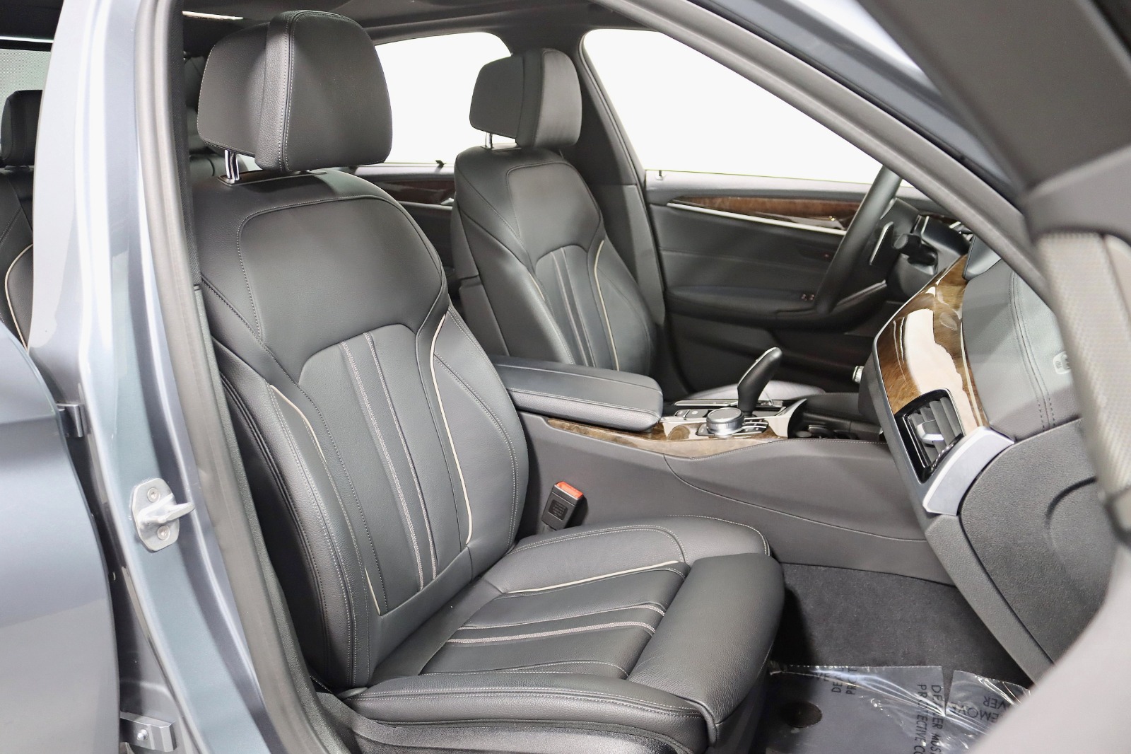 2019 BMW M550I - Image 32