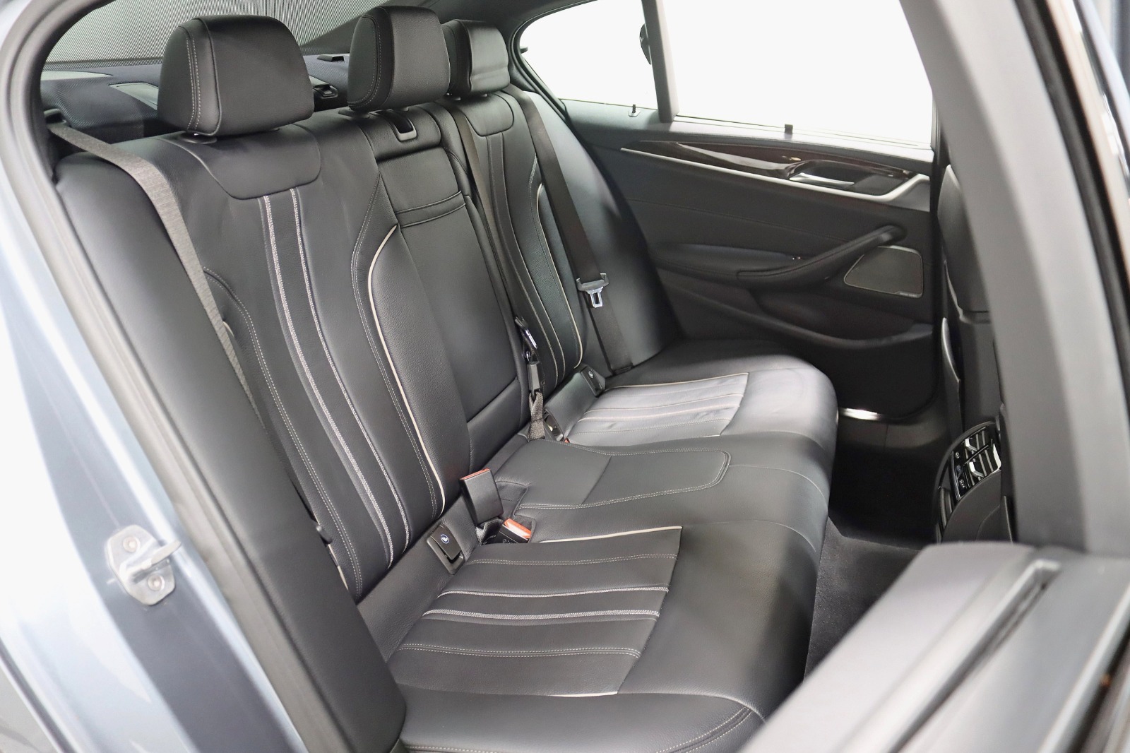 2019 BMW M550I - Image 34