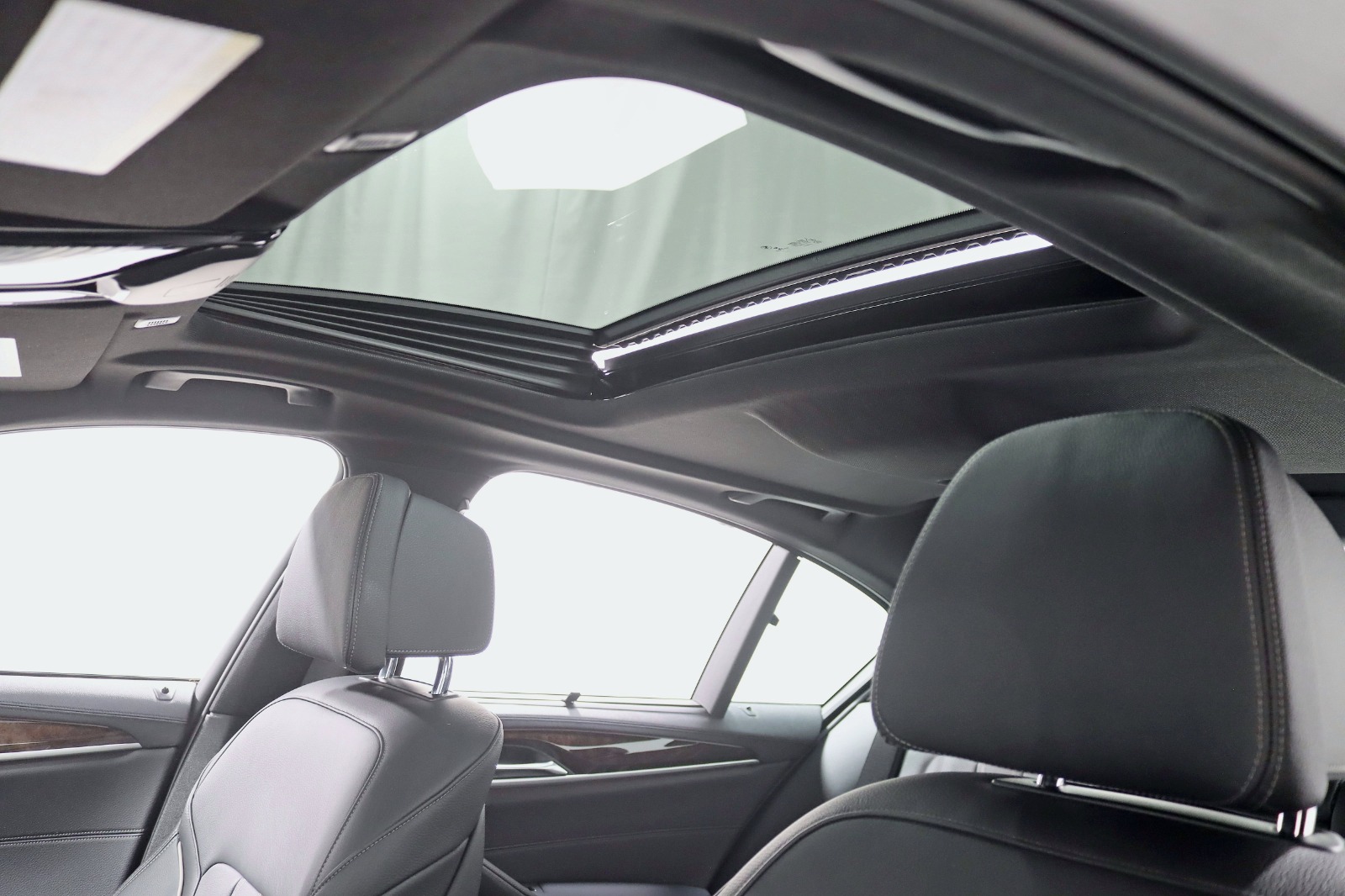 2019 BMW M550I - Image 35