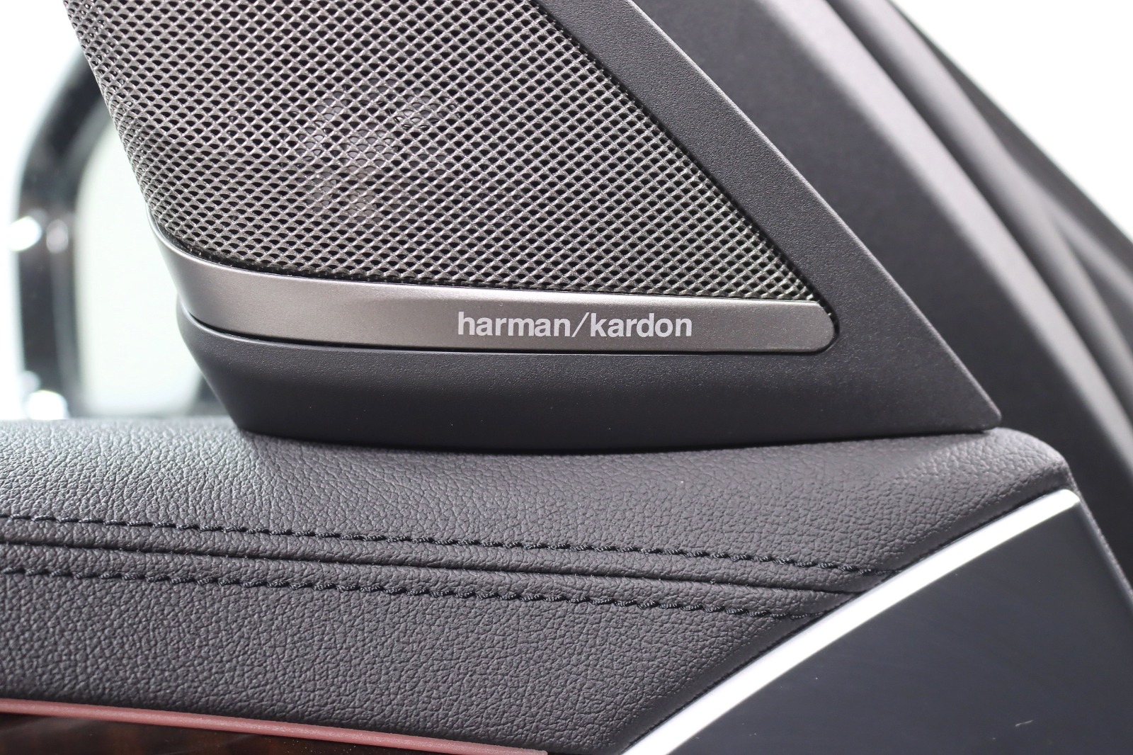 2019 BMW M550I - Image 38