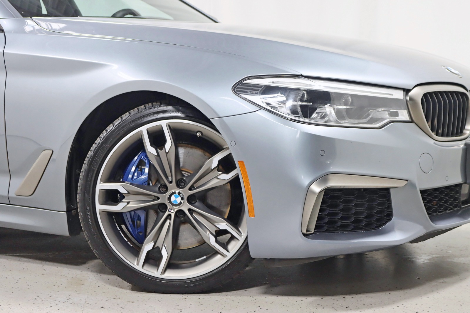 2019 BMW M550I - Image 6