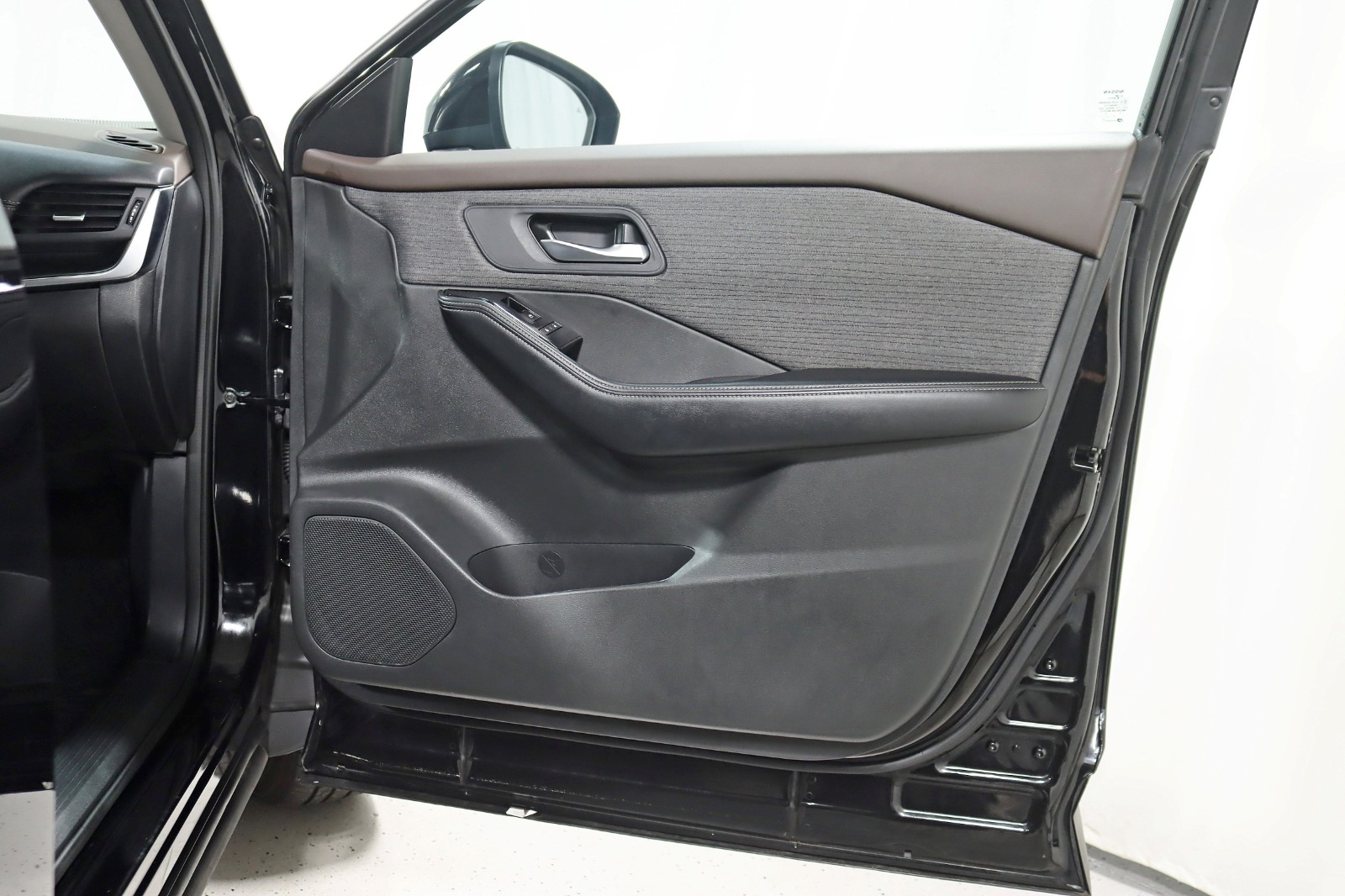 2023 NISSAN ROGUE - Image 28