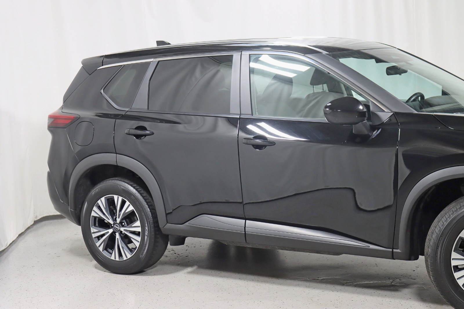 2023 NISSAN ROGUE - Image 4