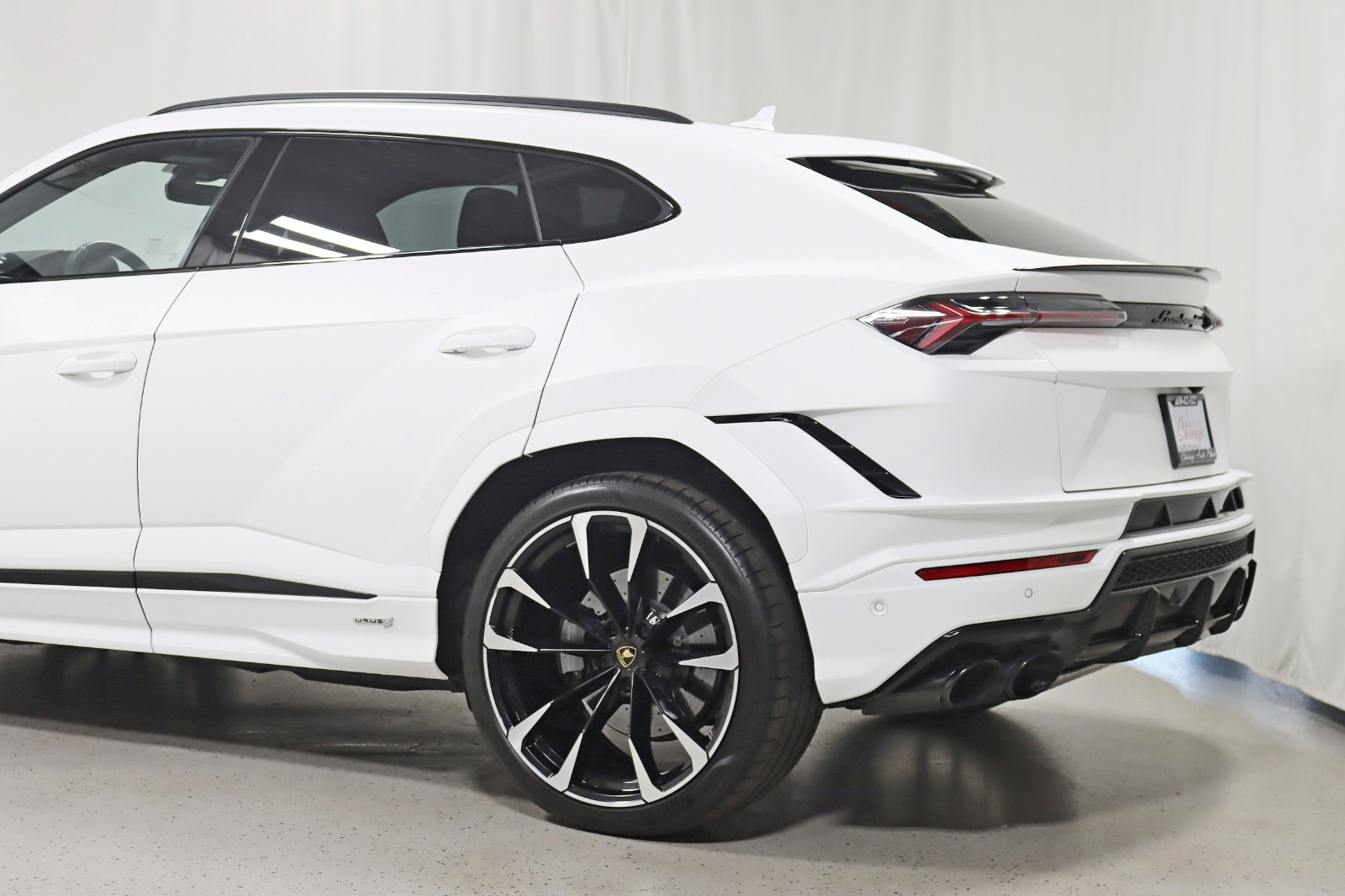 2024 LAMBORGHINI URUS - Image 12
