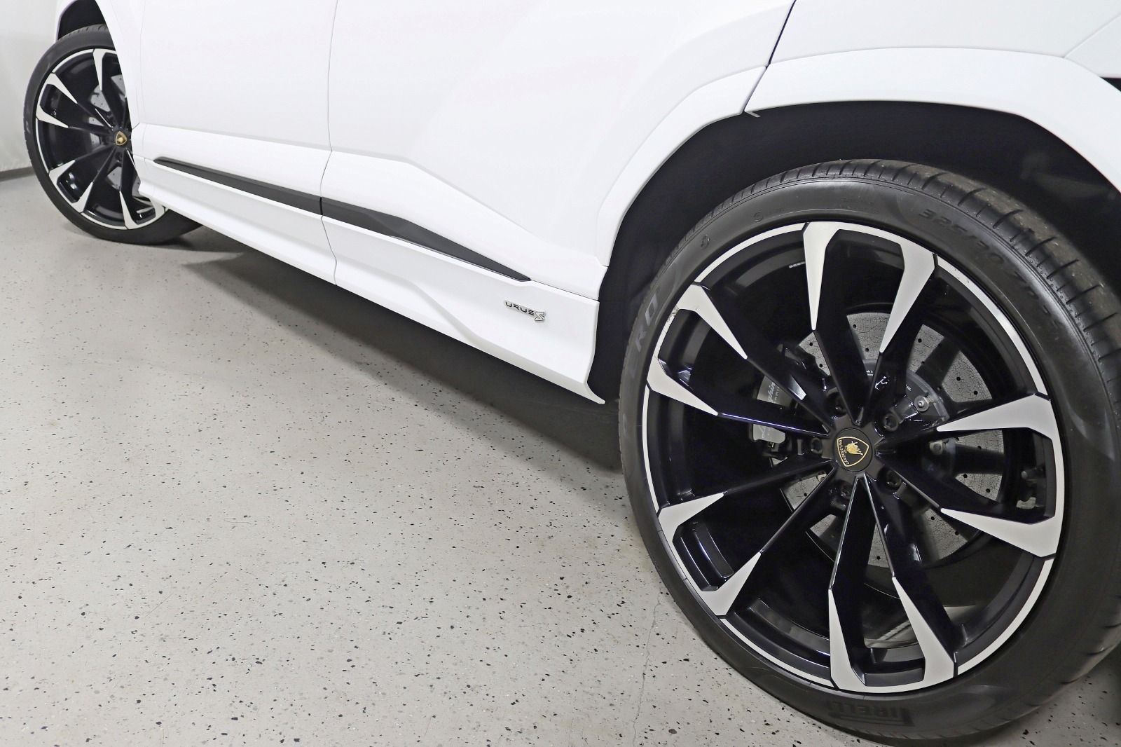 2024 LAMBORGHINI URUS - Image 14