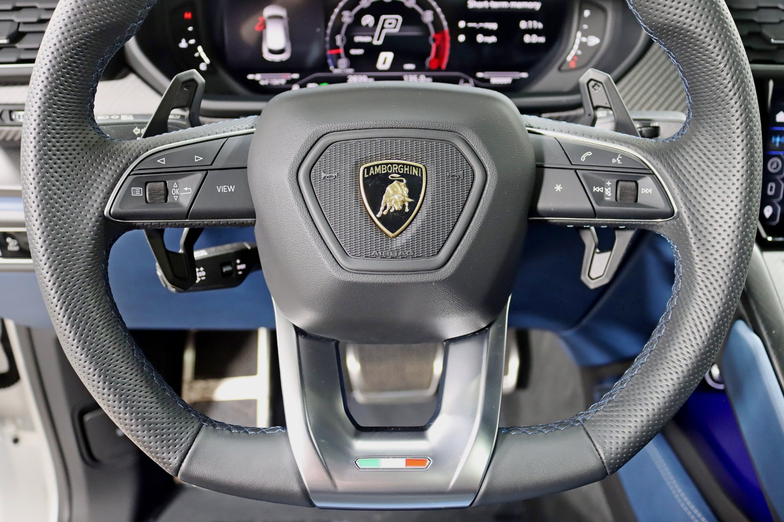 2024 LAMBORGHINI URUS - Image 19