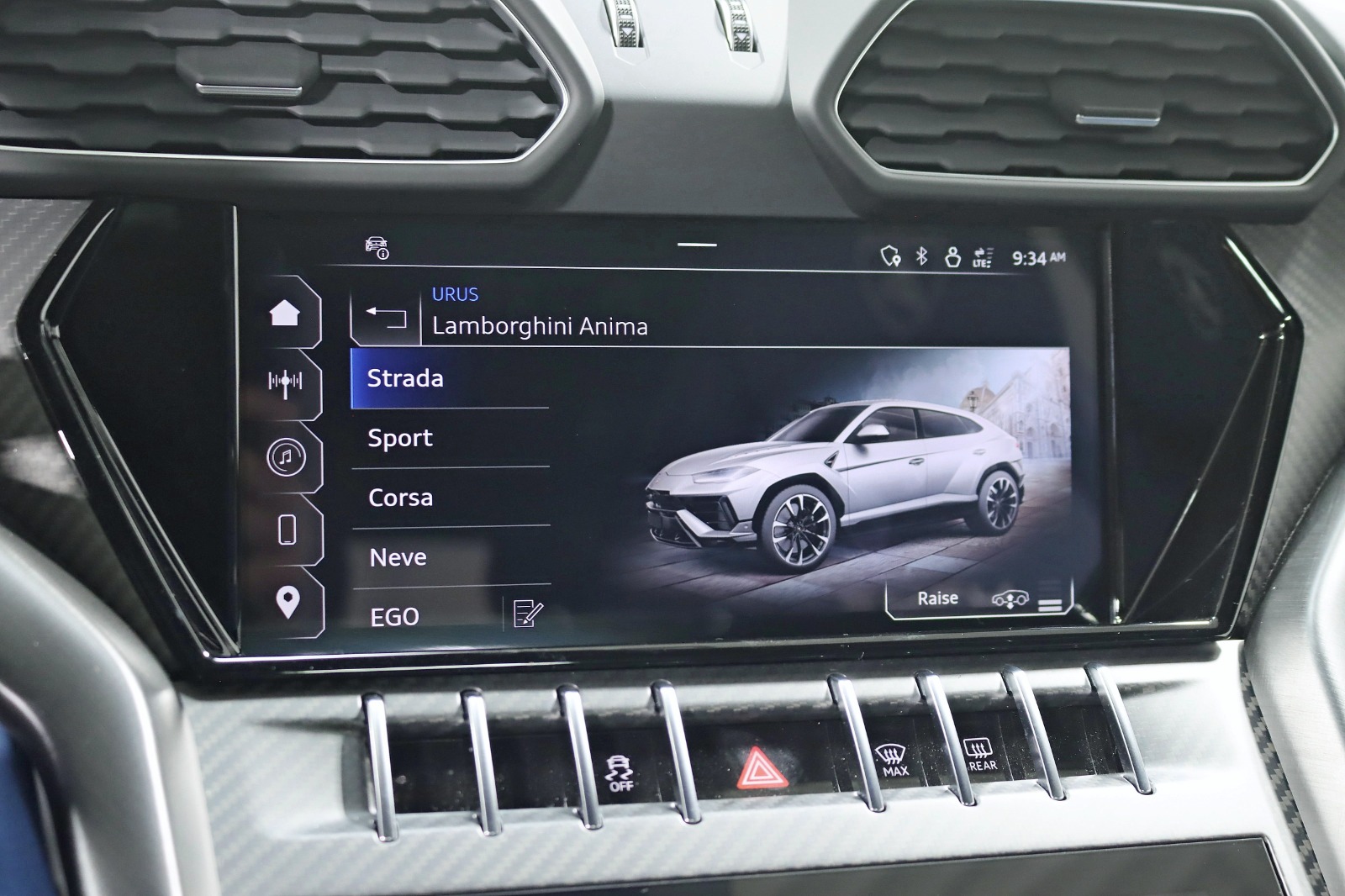 2024 LAMBORGHINI URUS - Image 26