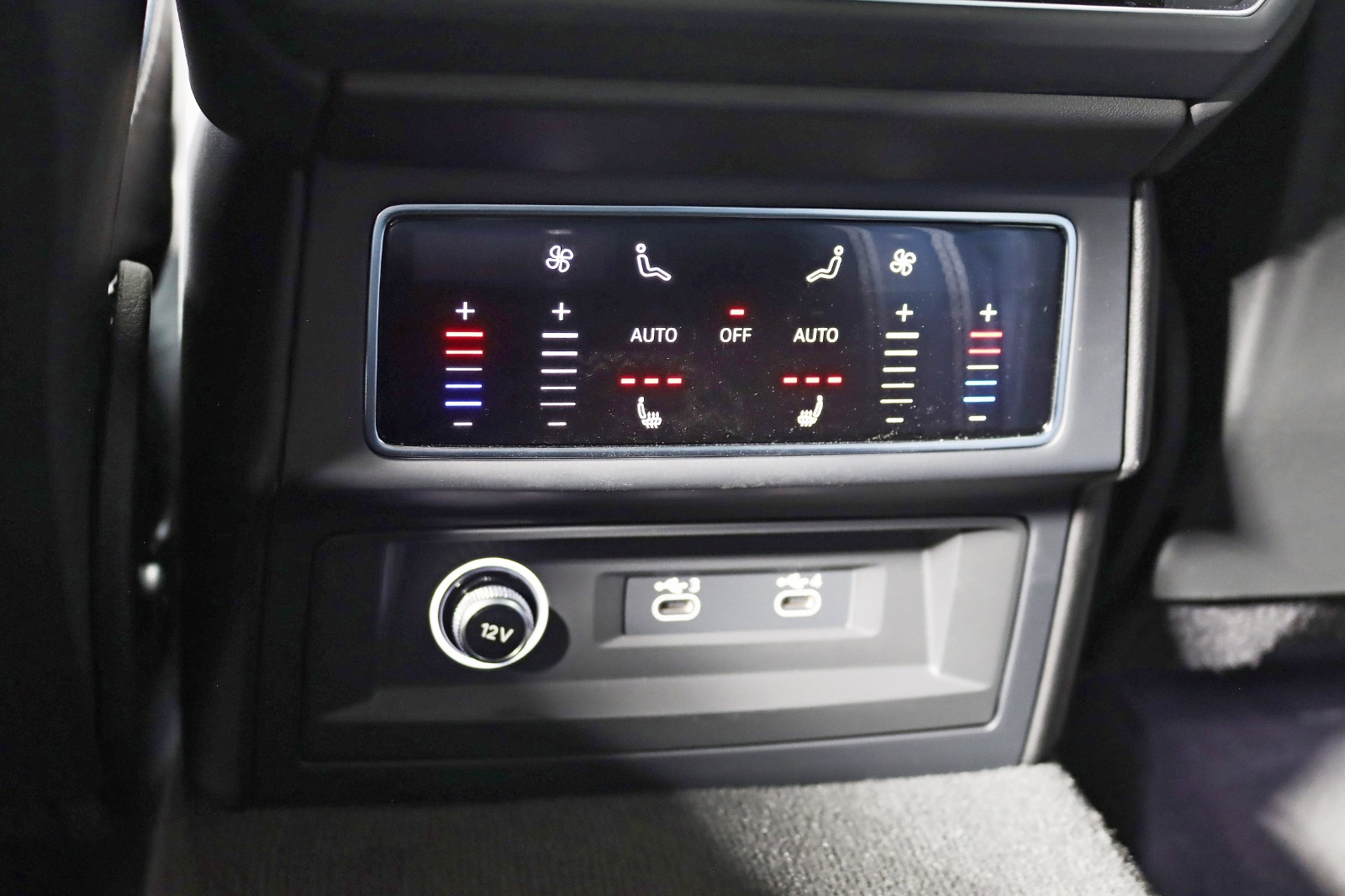 2024 LAMBORGHINI URUS - Image 32