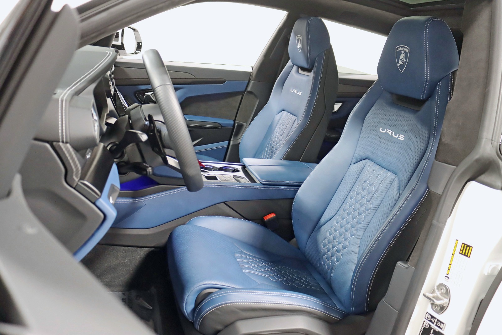 2024 LAMBORGHINI URUS - Image 33