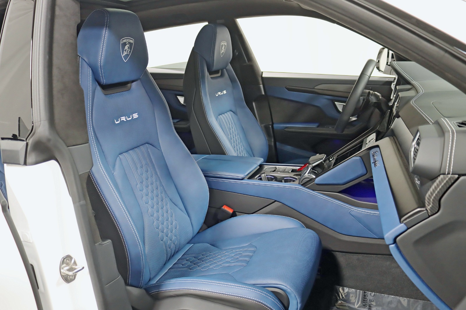 2024 LAMBORGHINI URUS - Image 35