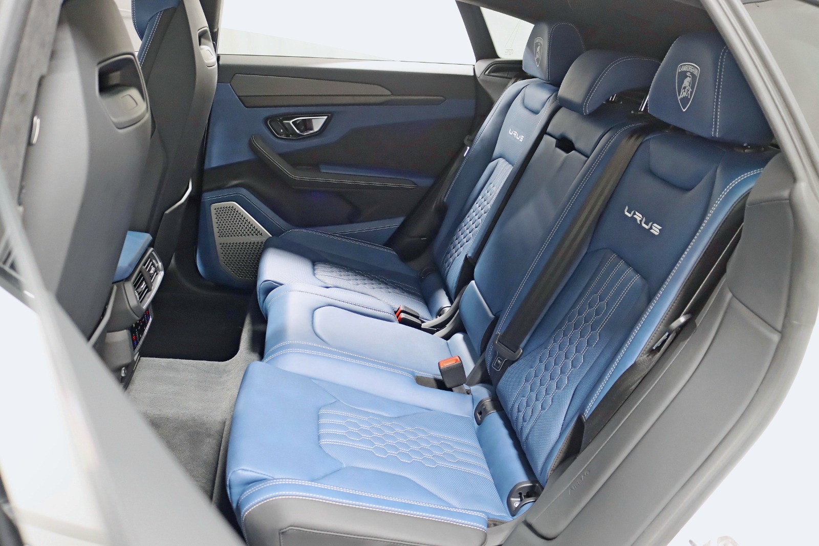 2024 LAMBORGHINI URUS - Image 36