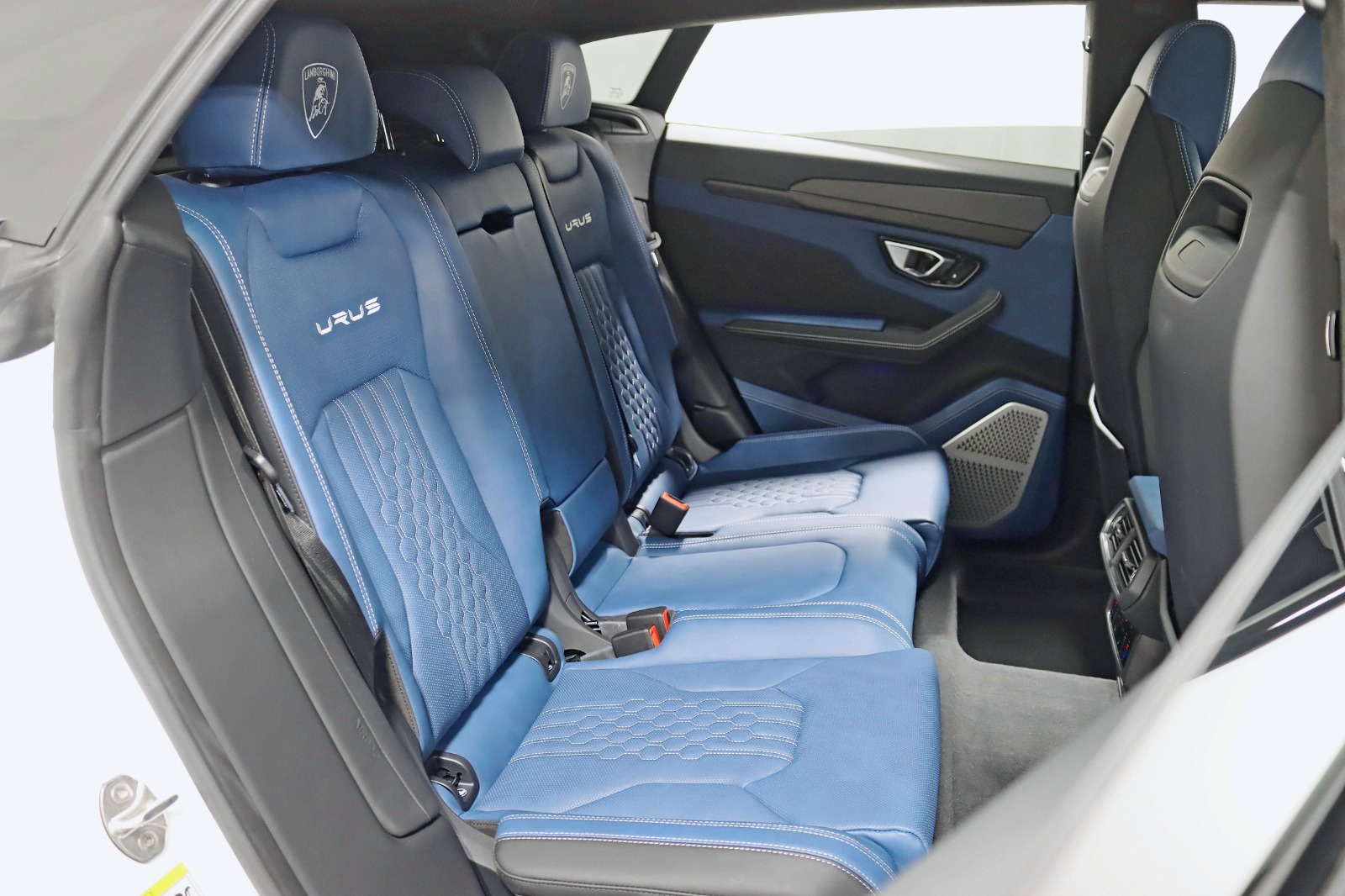 2024 LAMBORGHINI URUS - Image 37