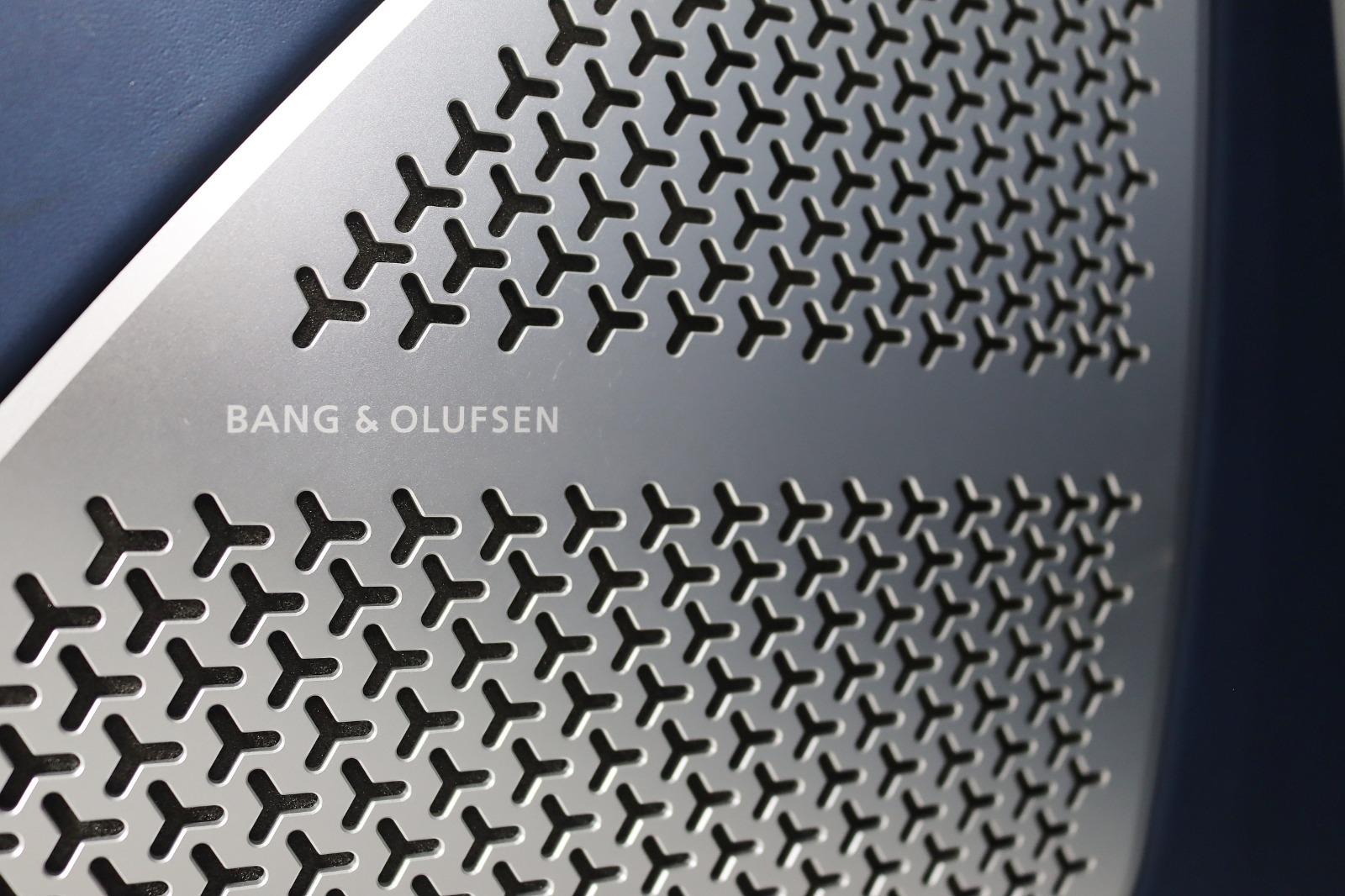 2024 LAMBORGHINI URUS - Image 40