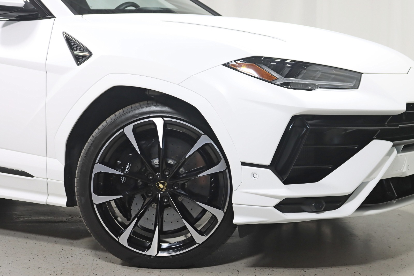 2024 LAMBORGHINI URUS - Image 6