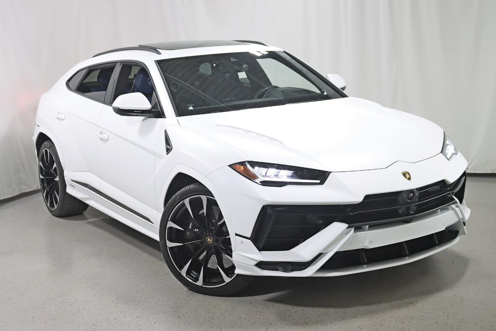 2024 LAMBORGHINI URUS - Image 7