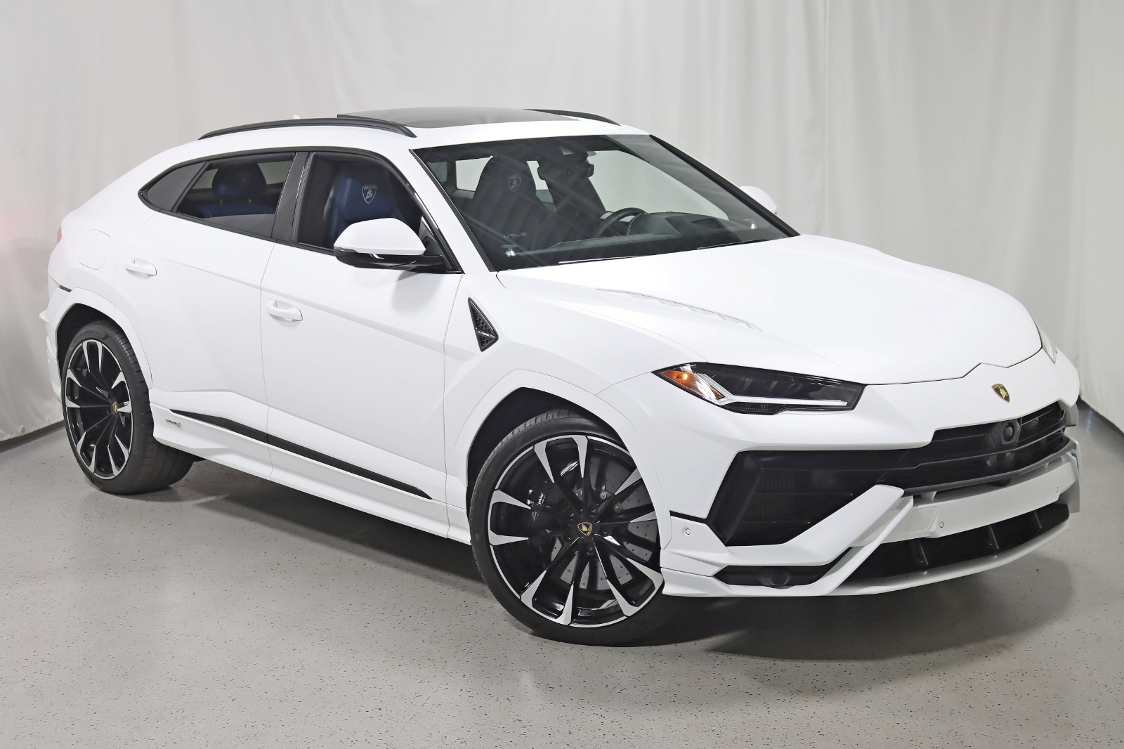 2024 LAMBORGHINI URUS - Image 9