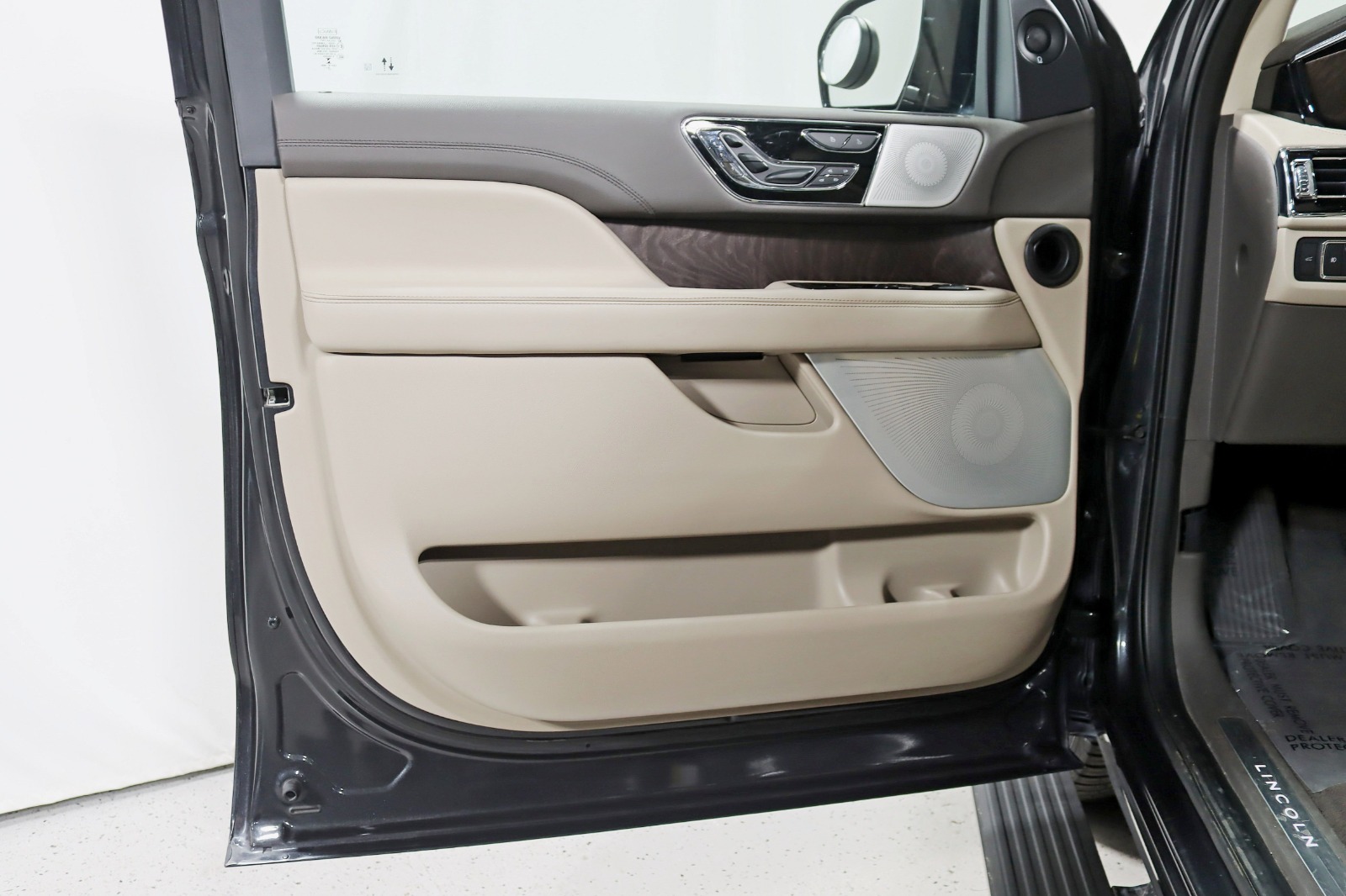 2022 LINCOLN NAVIGATOR L - Image 40