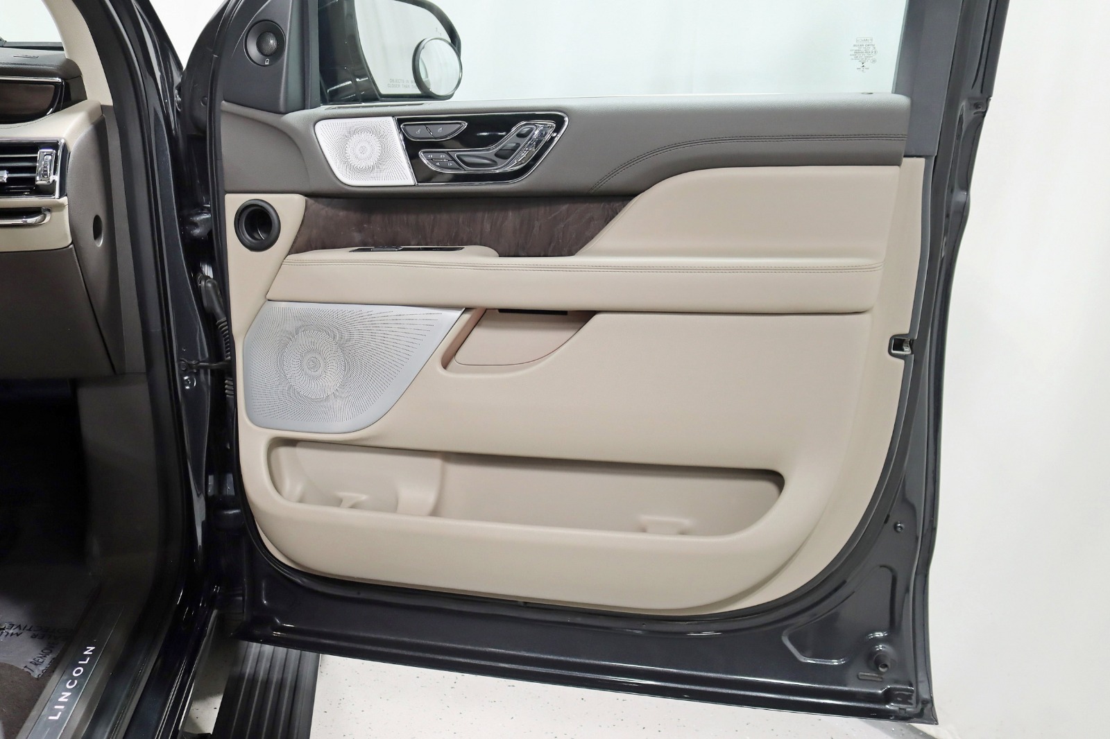 2022 LINCOLN NAVIGATOR L - Image 41