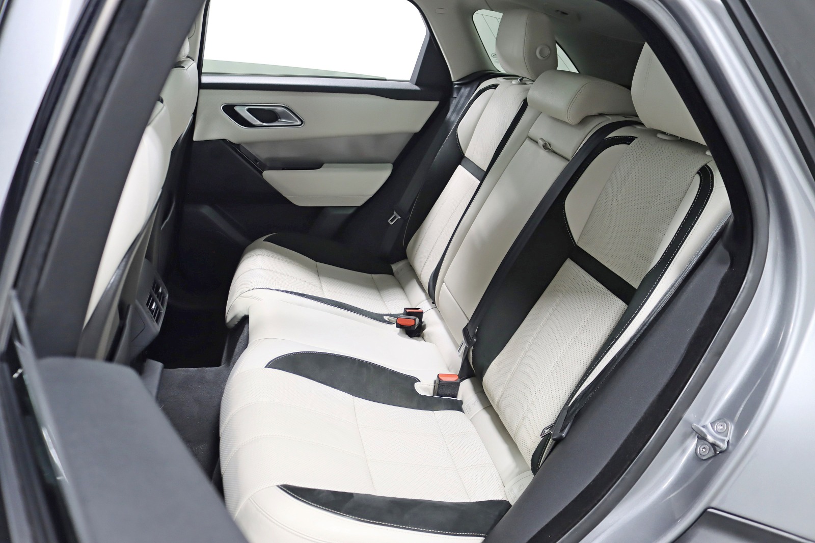 2021 LAND ROVER RANGE ROVER VELAR - Image 27