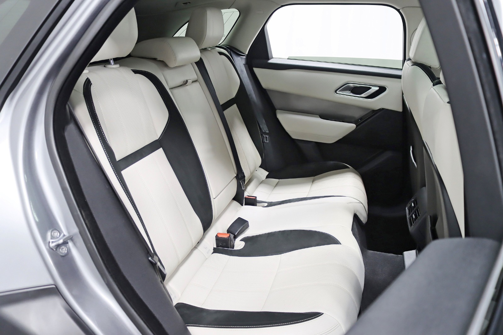 2021 LAND ROVER RANGE ROVER VELAR - Image 28