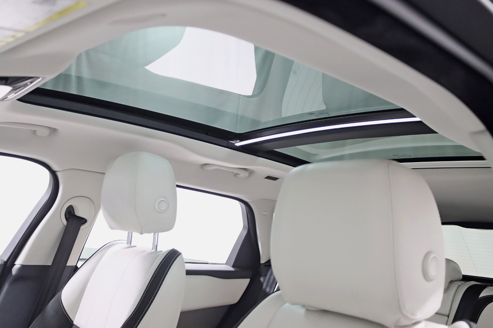 2021 LAND ROVER RANGE ROVER VELAR - Image 29