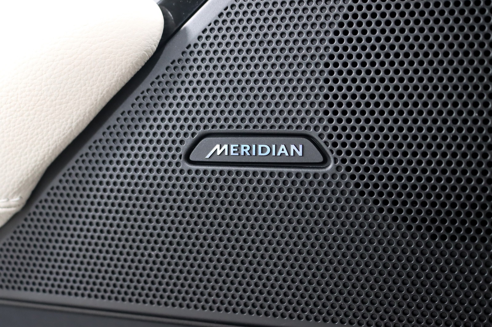 2021 LAND ROVER RANGE ROVER VELAR - Image 31