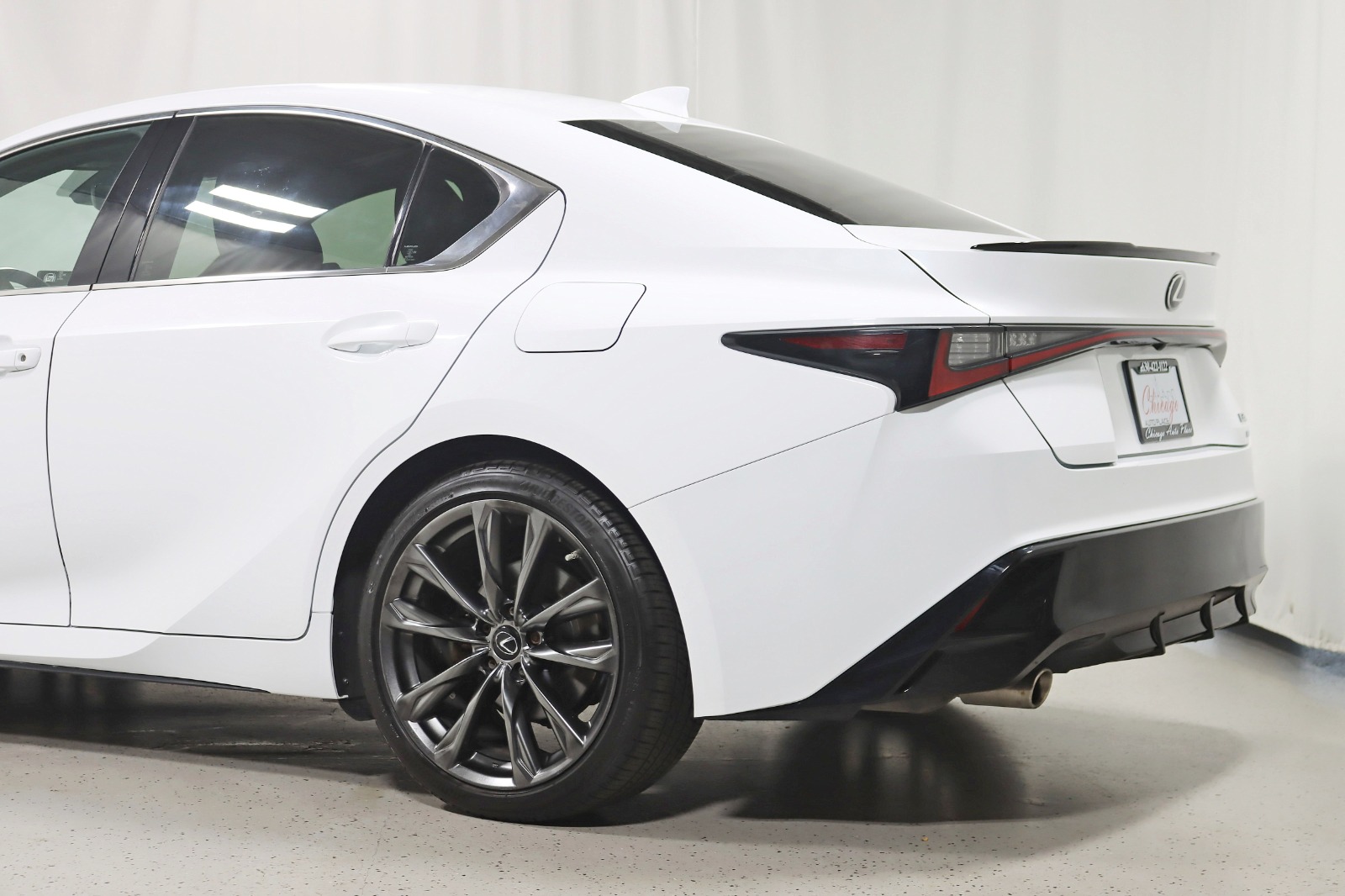 2022 LEXUS IS - Image 11