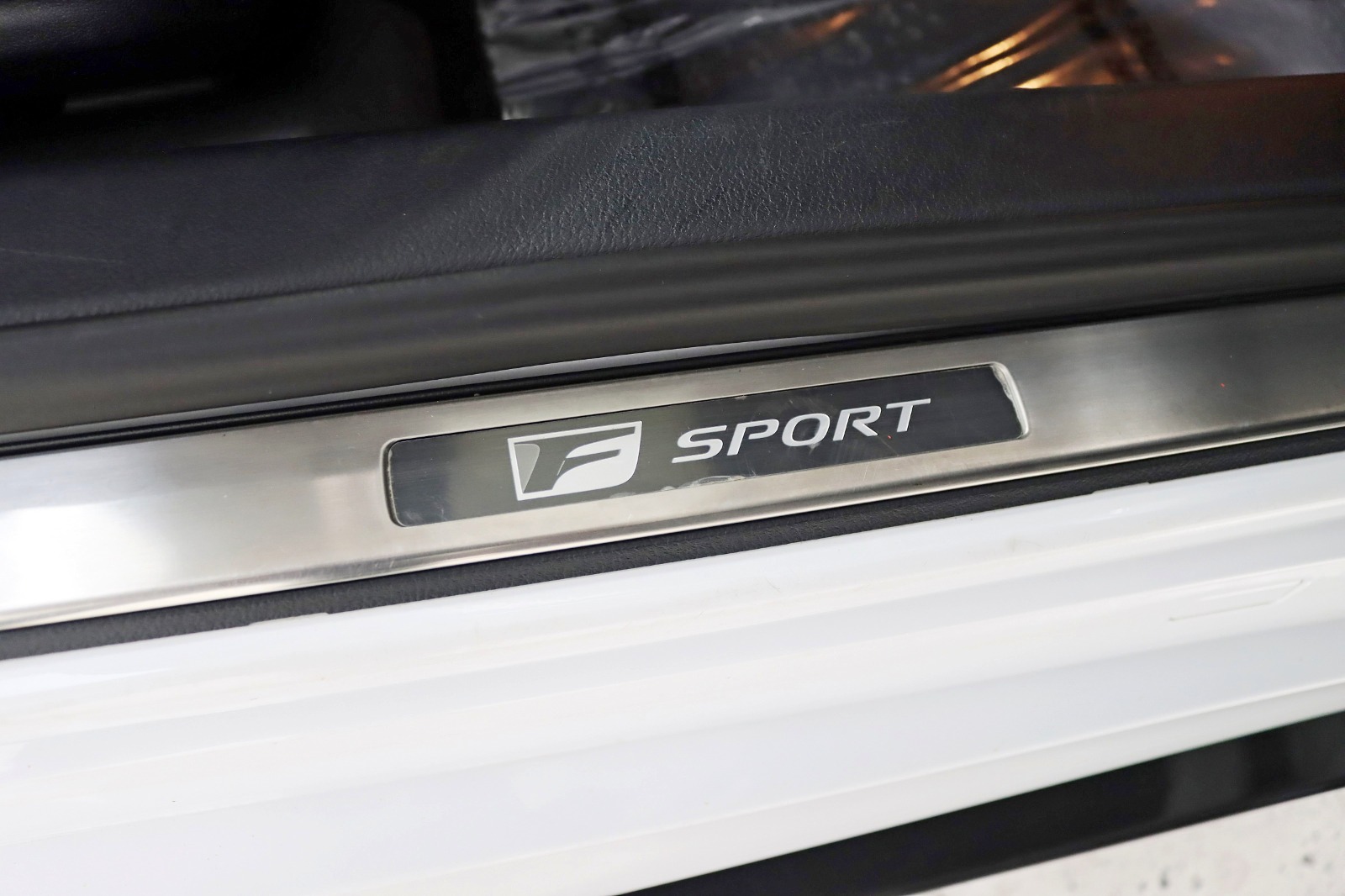 2022 LEXUS IS - Image 16