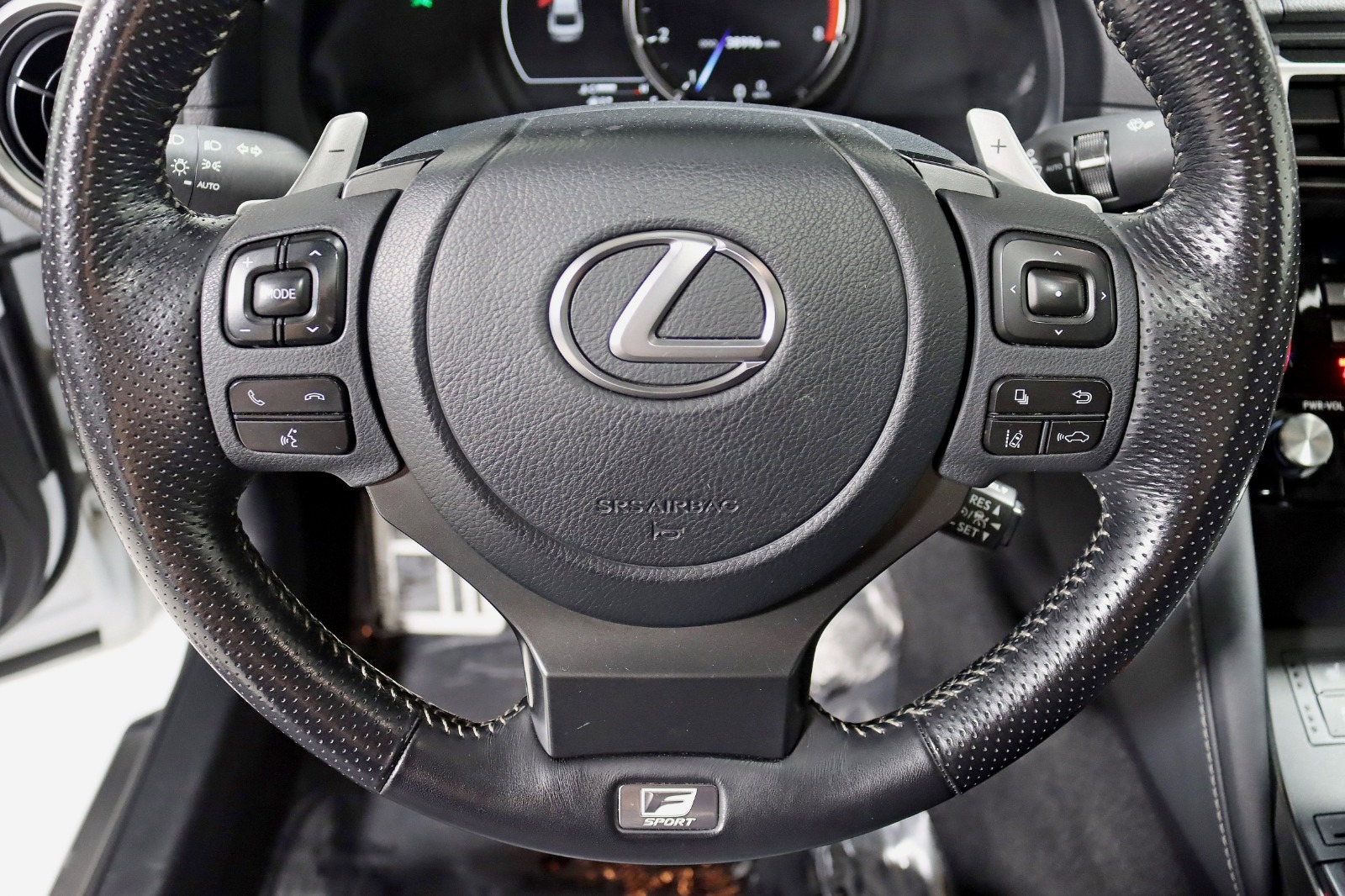 2022 LEXUS IS - Image 19