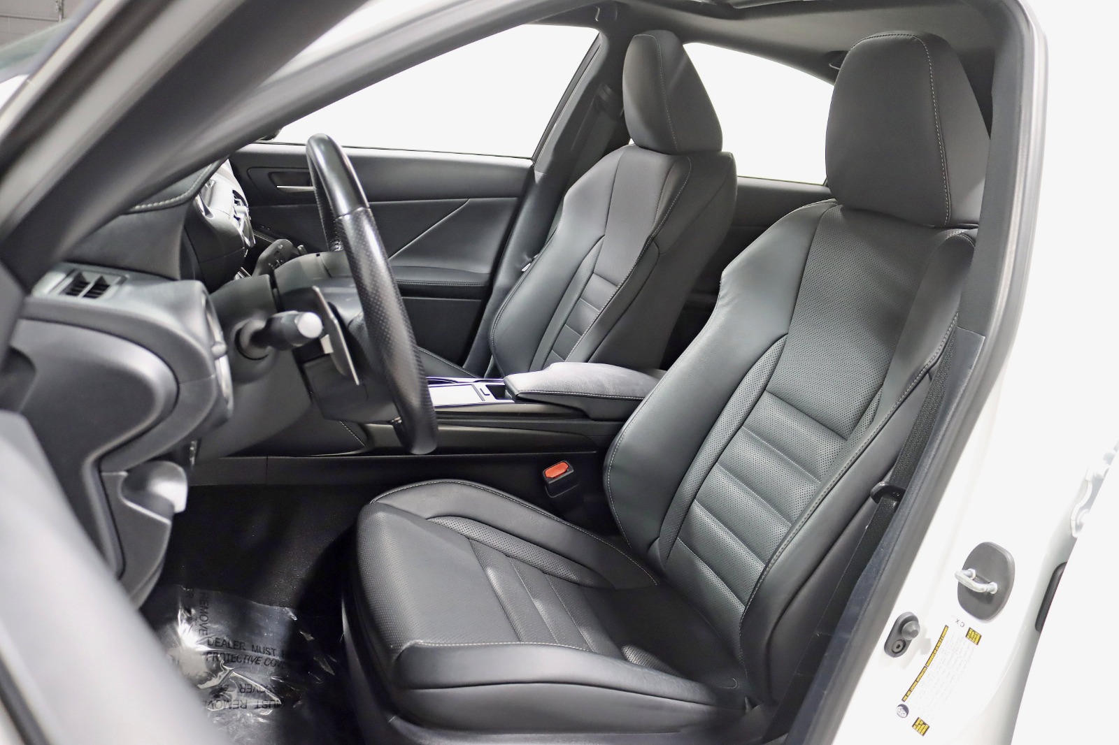 2022 LEXUS IS - Image 28