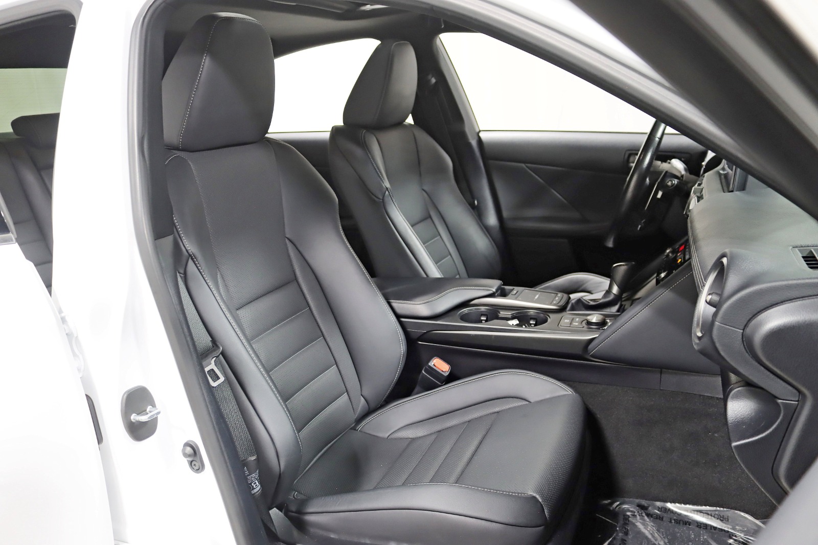 2022 LEXUS IS - Image 29