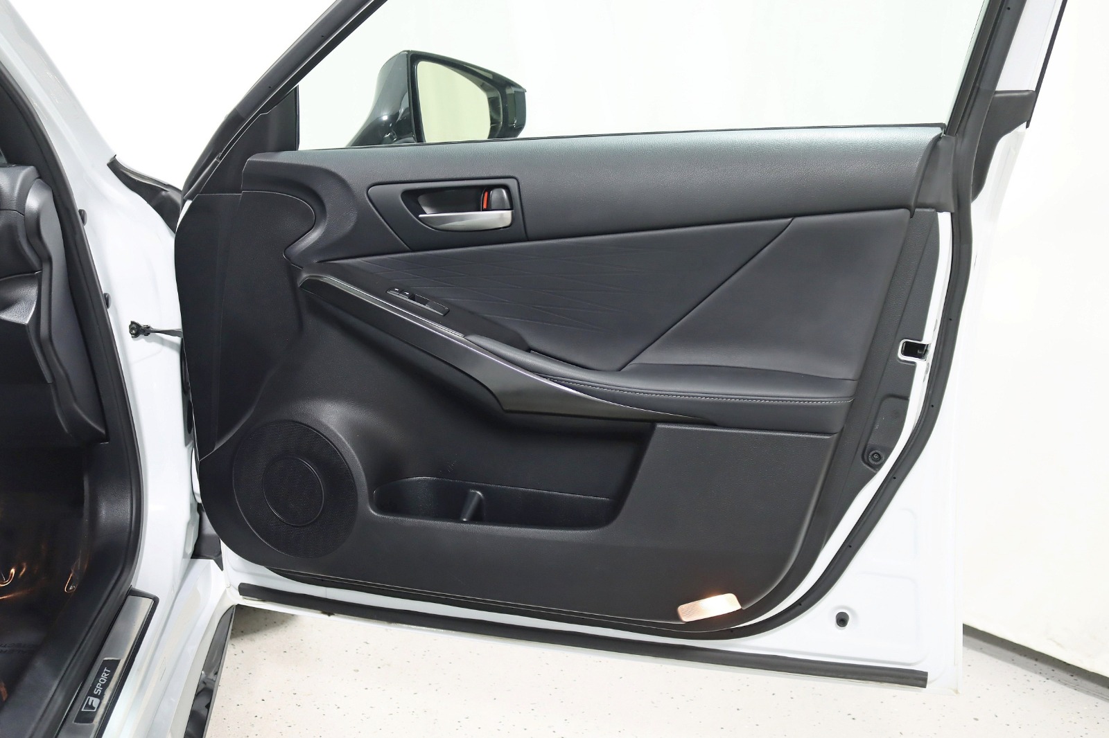 2022 LEXUS IS - Image 35