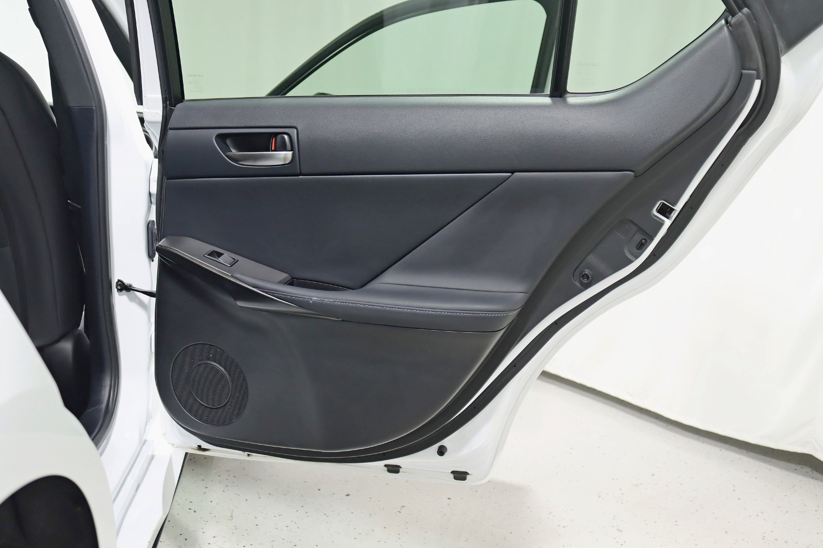 2022 LEXUS IS - Image 37