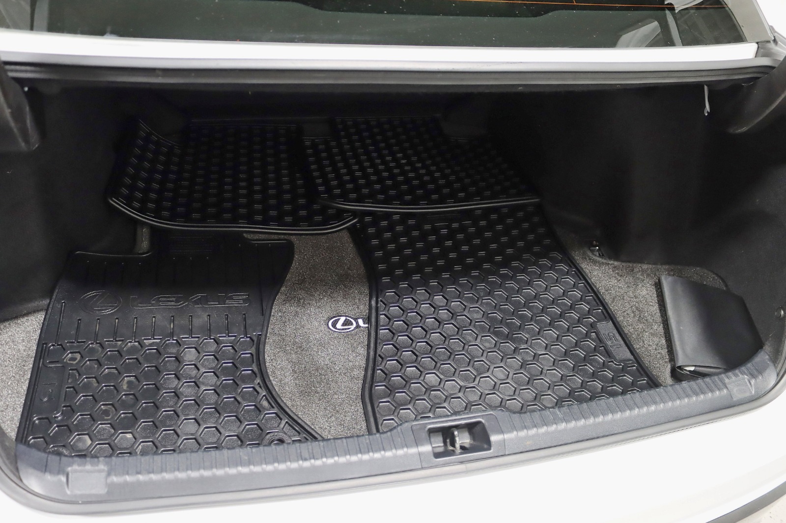 2022 LEXUS IS - Image 38