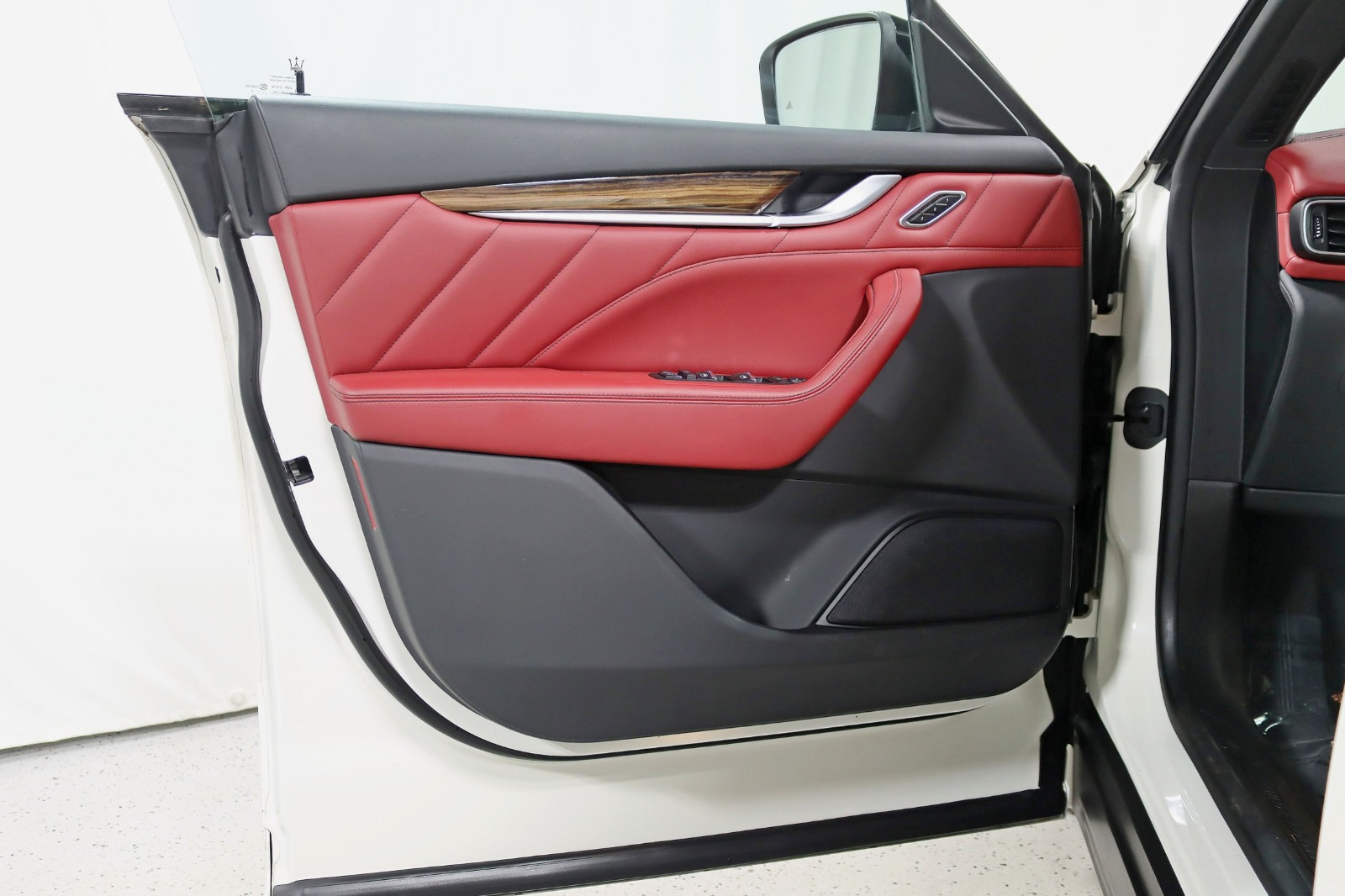 2022 MASERATI LEVANTE - Image 33