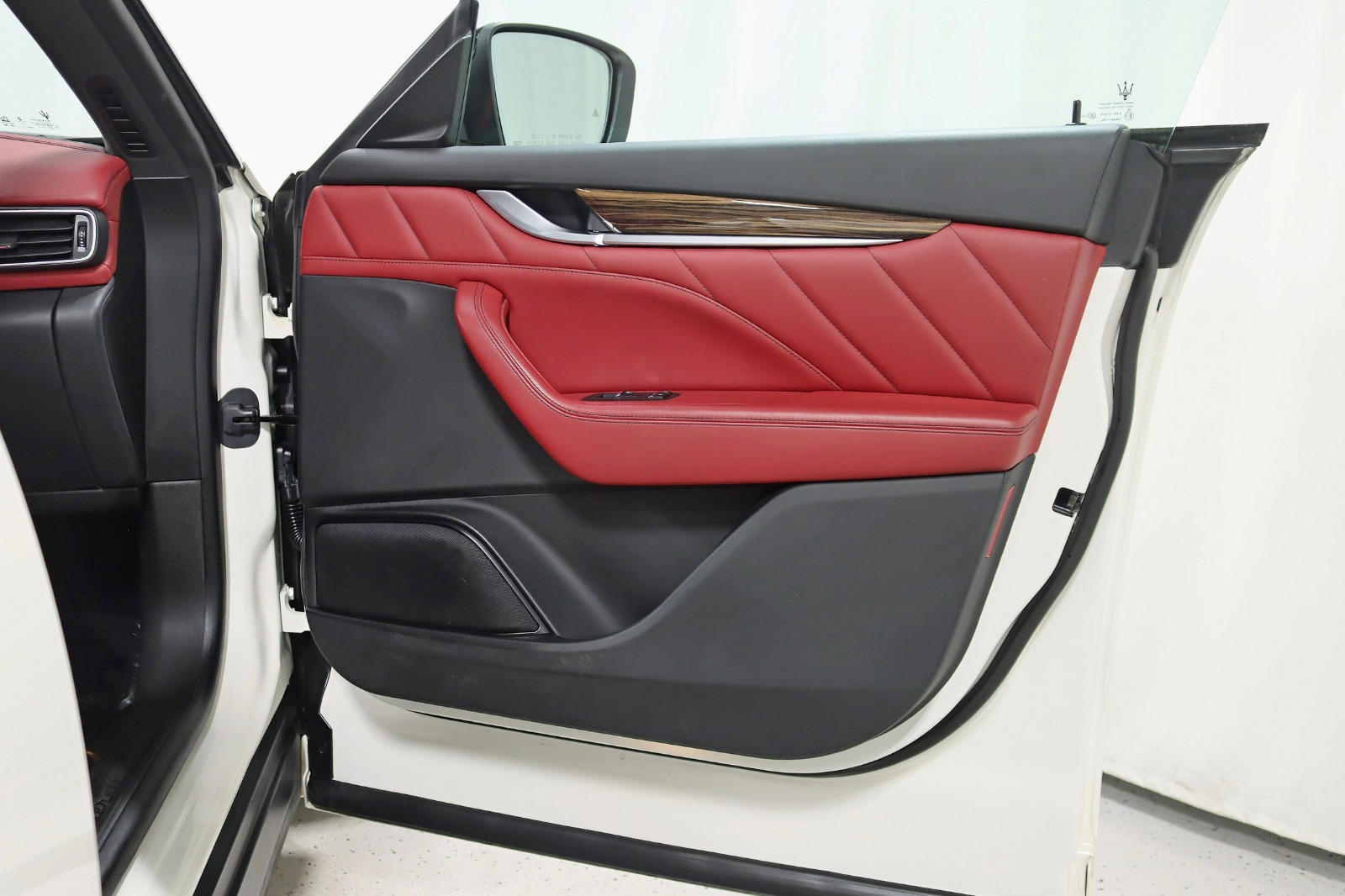 2022 MASERATI LEVANTE - Image 34