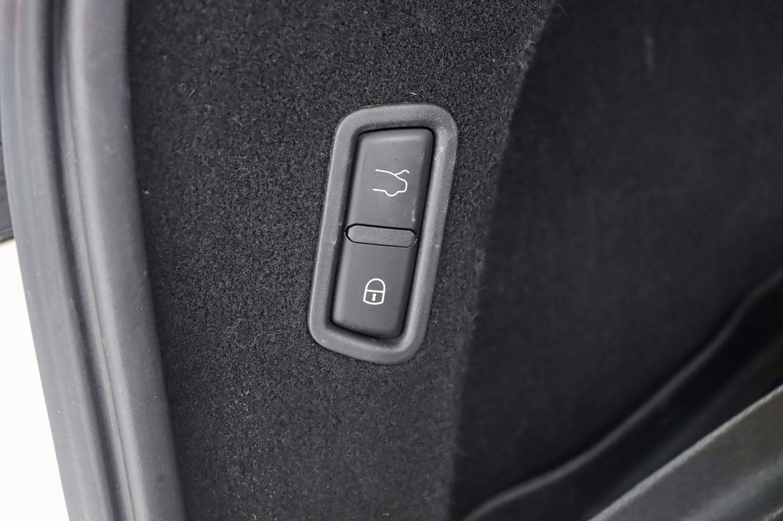 2022 MASERATI LEVANTE - Image 38