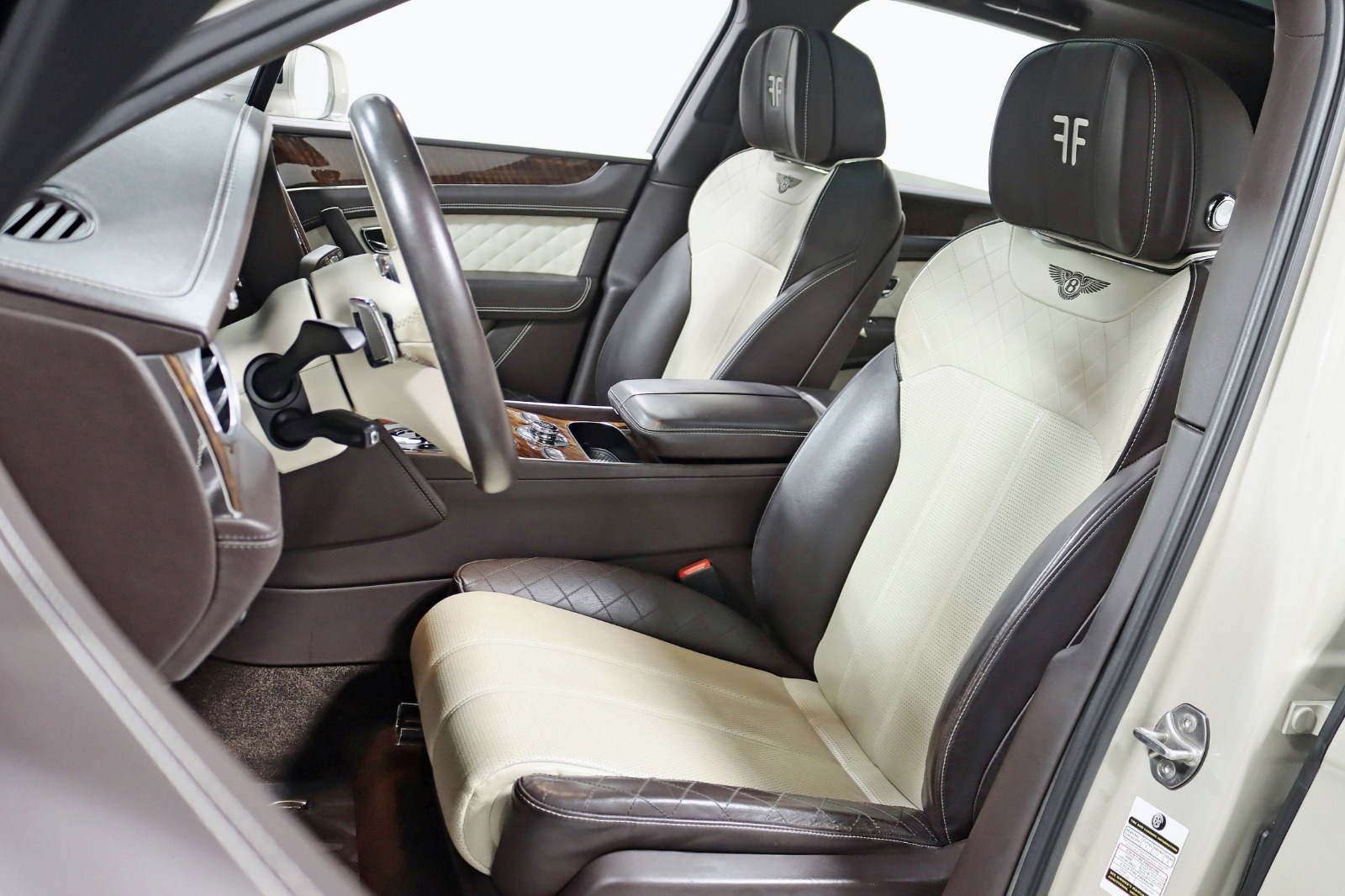 2018 BENTLEY BENTAYGA - Image 28