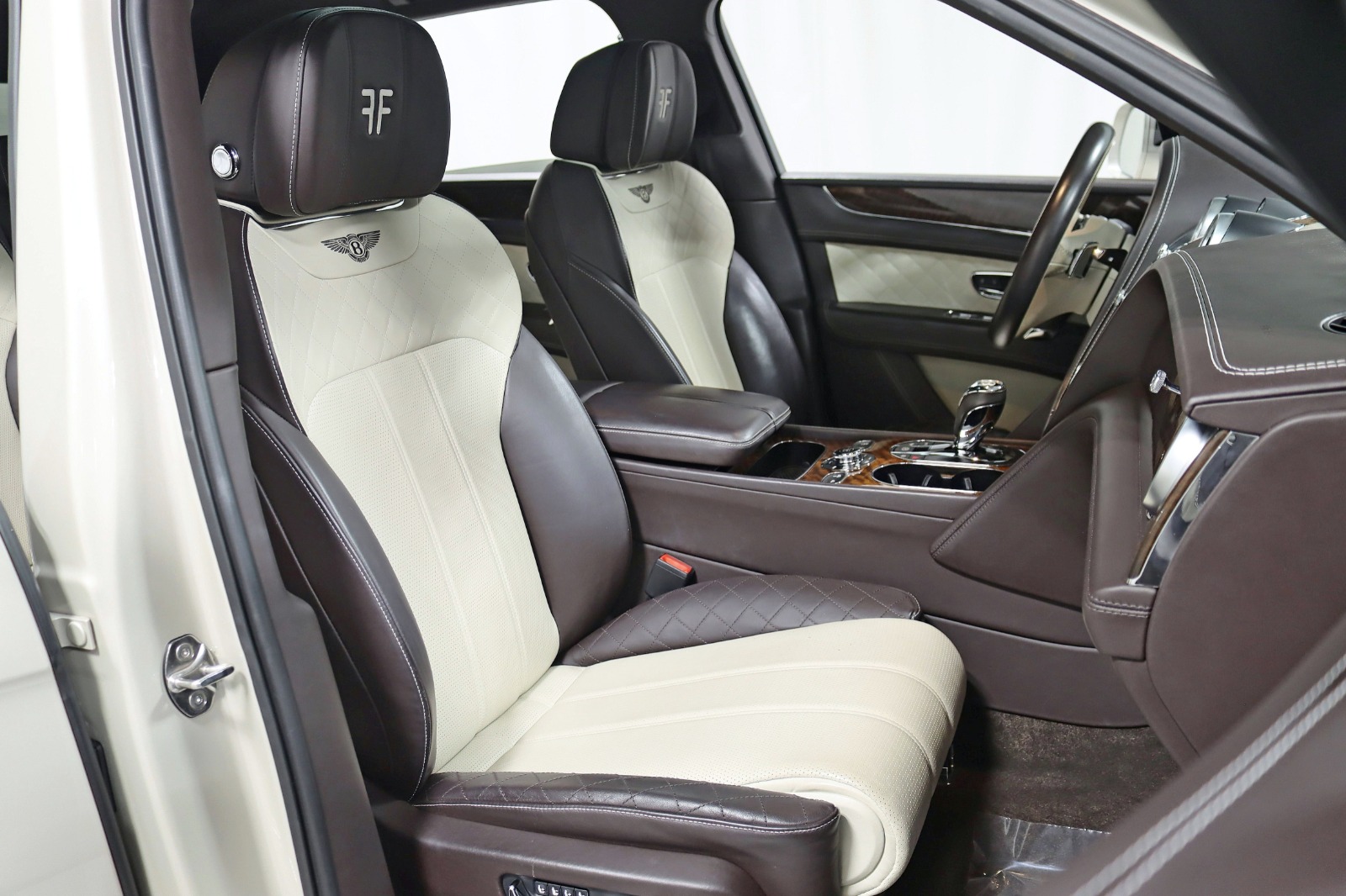 2018 BENTLEY BENTAYGA - Image 30