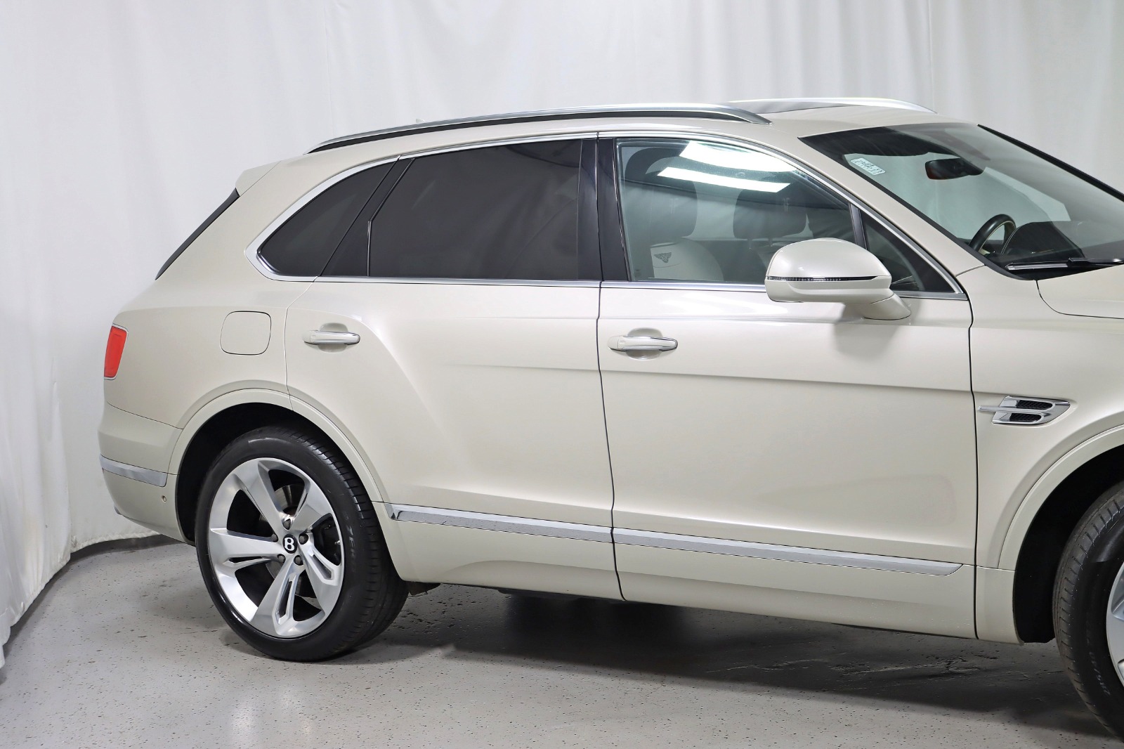 2018 BENTLEY BENTAYGA - Image 4