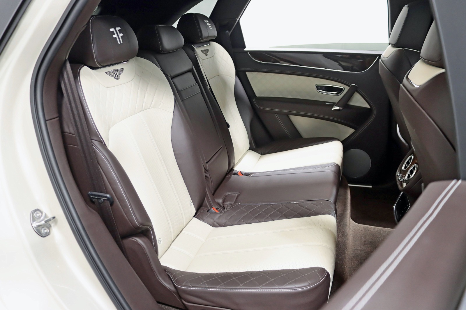 2018 BENTLEY BENTAYGA - Image 32