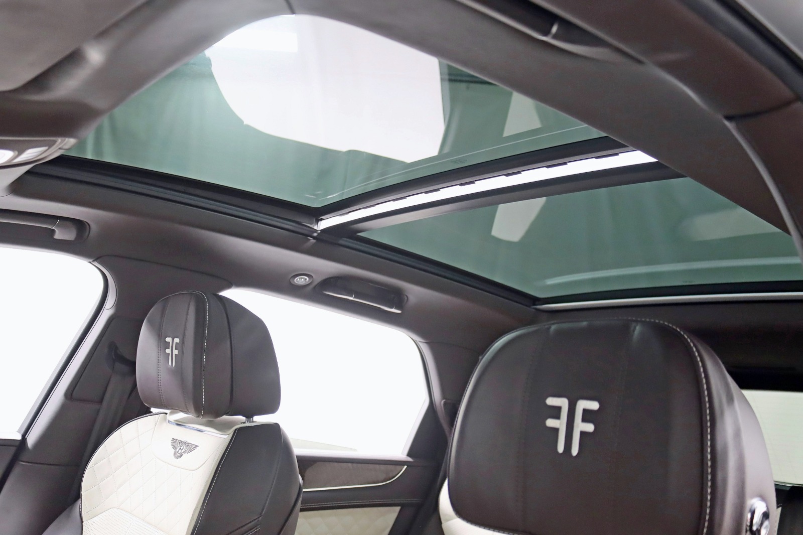 2018 BENTLEY BENTAYGA - Image 33