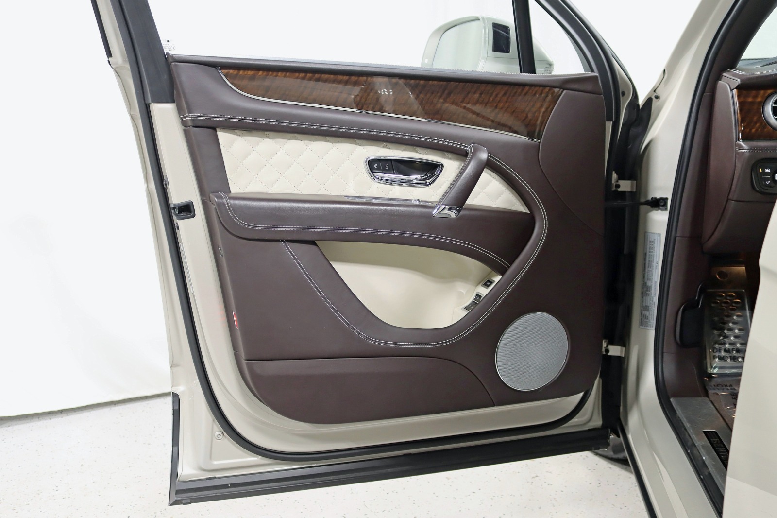 2018 BENTLEY BENTAYGA - Image 35